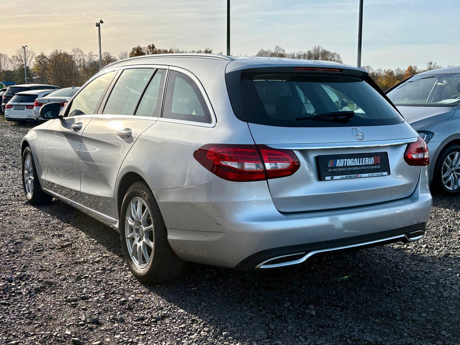 Fahrzeugabbildung Mercedes-Benz C 200 T AVANTGARDE Navi Leder SPORTSITZE PDC 2HD