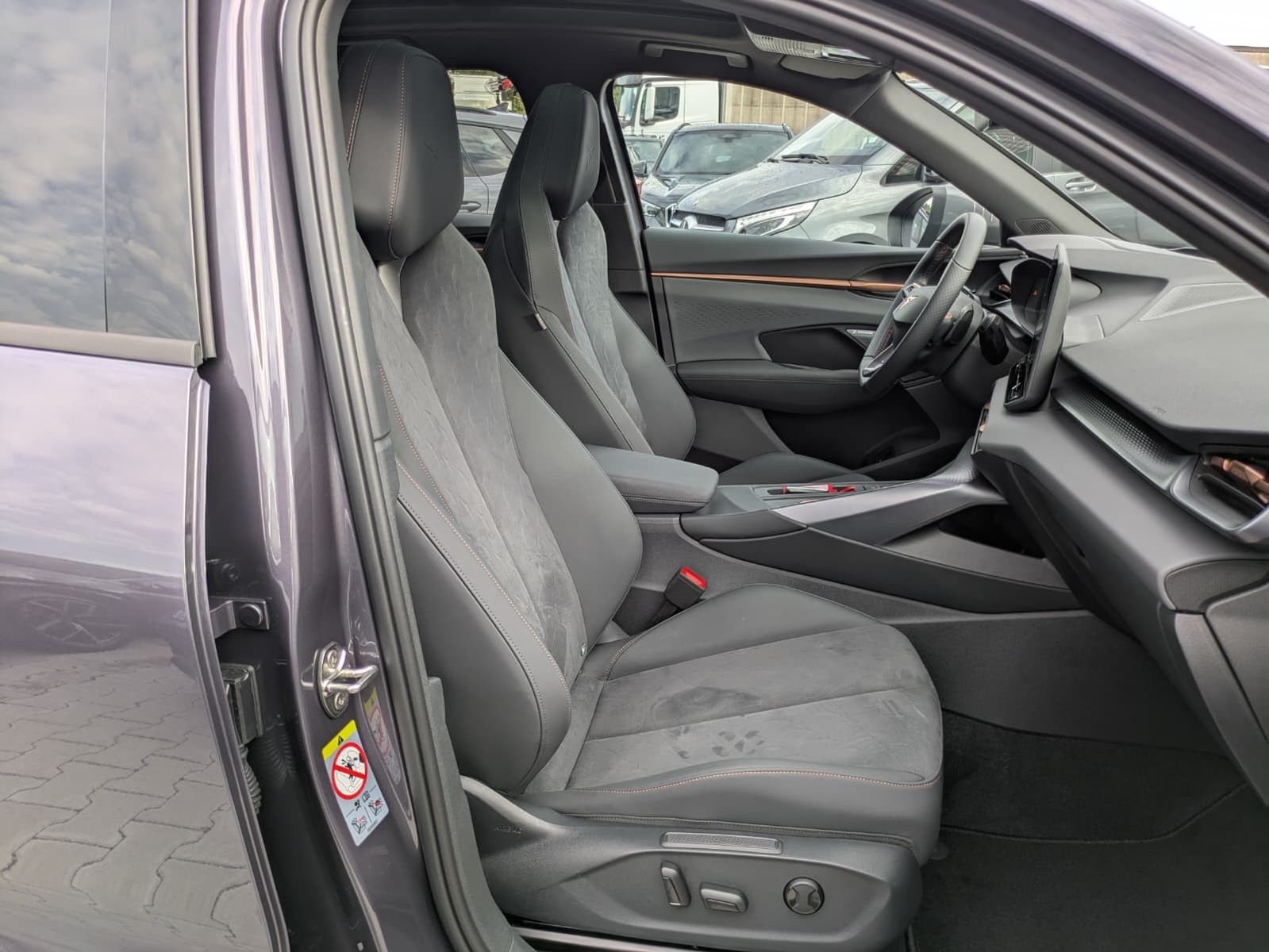 Fahrzeugabbildung CUPRA Terramar 2.0 TSI 4D VZ HUD*MATRIX*PANO*DCC*20"