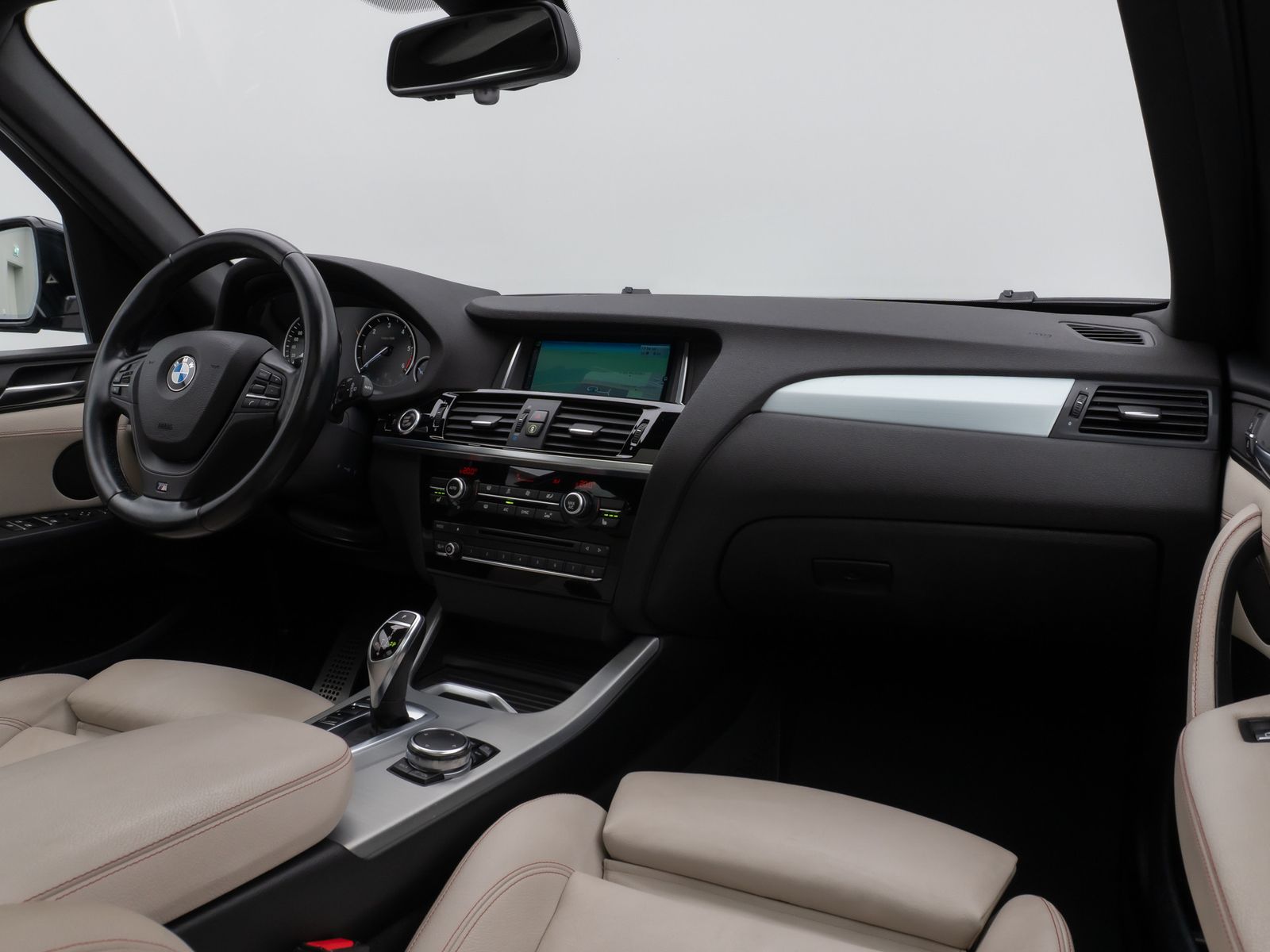 Fahrzeugabbildung BMW X3 xD35d M Sport Panorama Kamera HUD HiFi Komfor