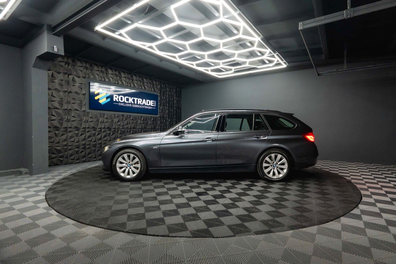 Fahrzeugabbildung BMW 335d xDrive Sport Line | LED | Pano | HUD | TÜV