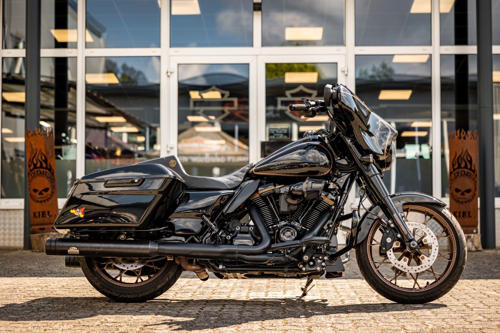 Fahrzeugabbildung Harley-Davidson FLHXST STREET GLIDE ST 117-JEKILL & HYDE- Öhlins