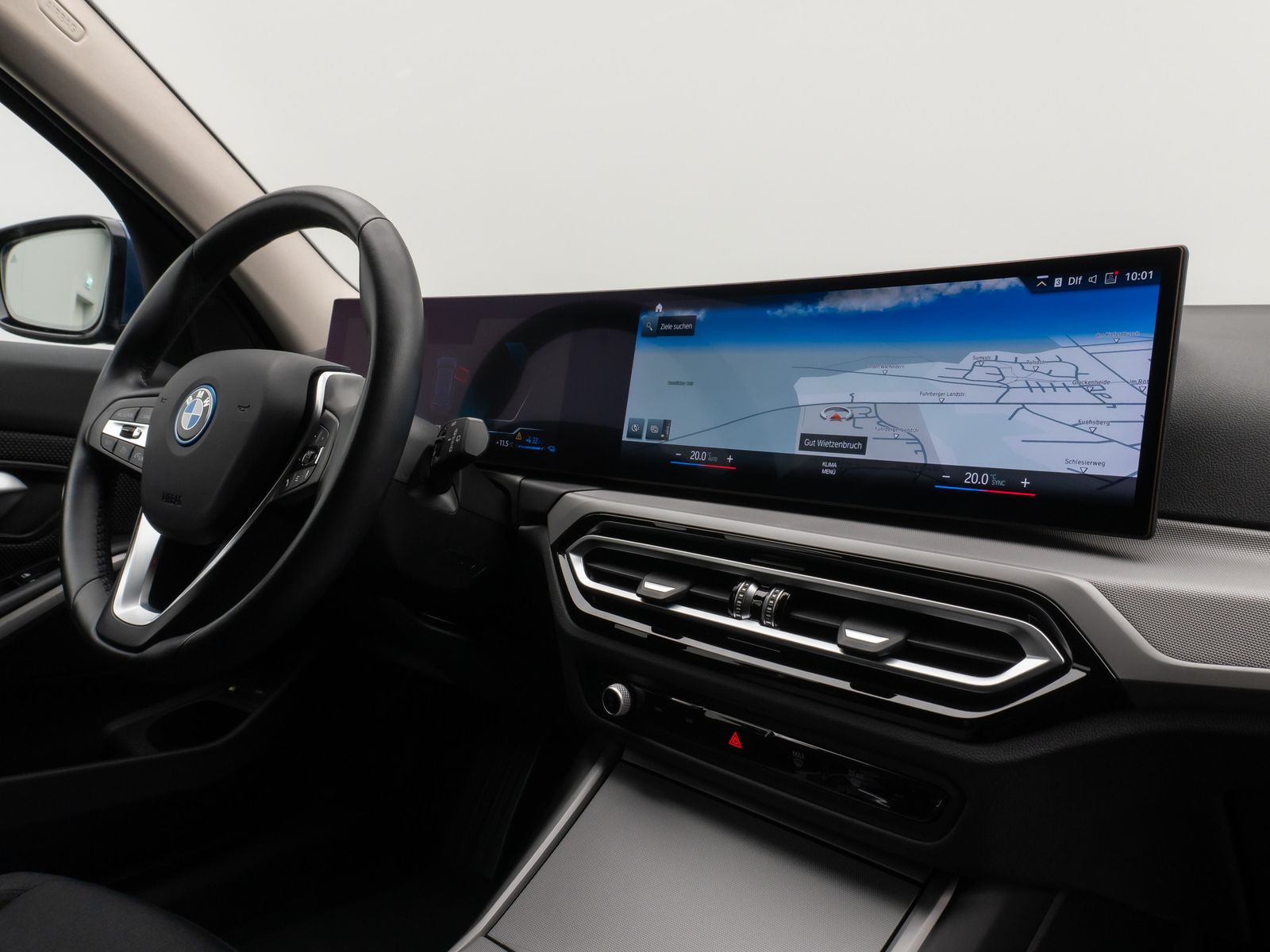 Fahrzeugabbildung BMW 330e HUD DAB HiFi CockPitPro PDC DrivingAssist