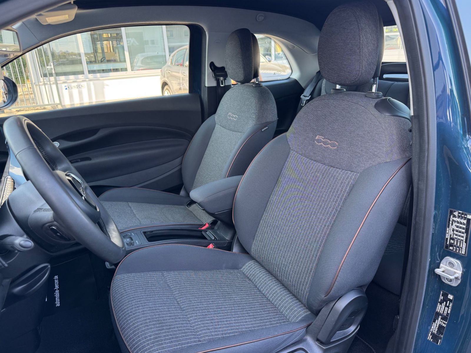 Fahrzeugabbildung Fiat 500 e Icon/Cabrio/ACC/LED/Navigation/R-Cam/42kWh
