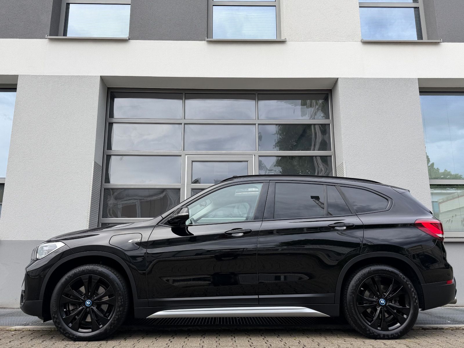 BMW X1 25e xDr*X LINE*PANO*LEDER*KAM*HiFi*AD LED*18' imagem 3