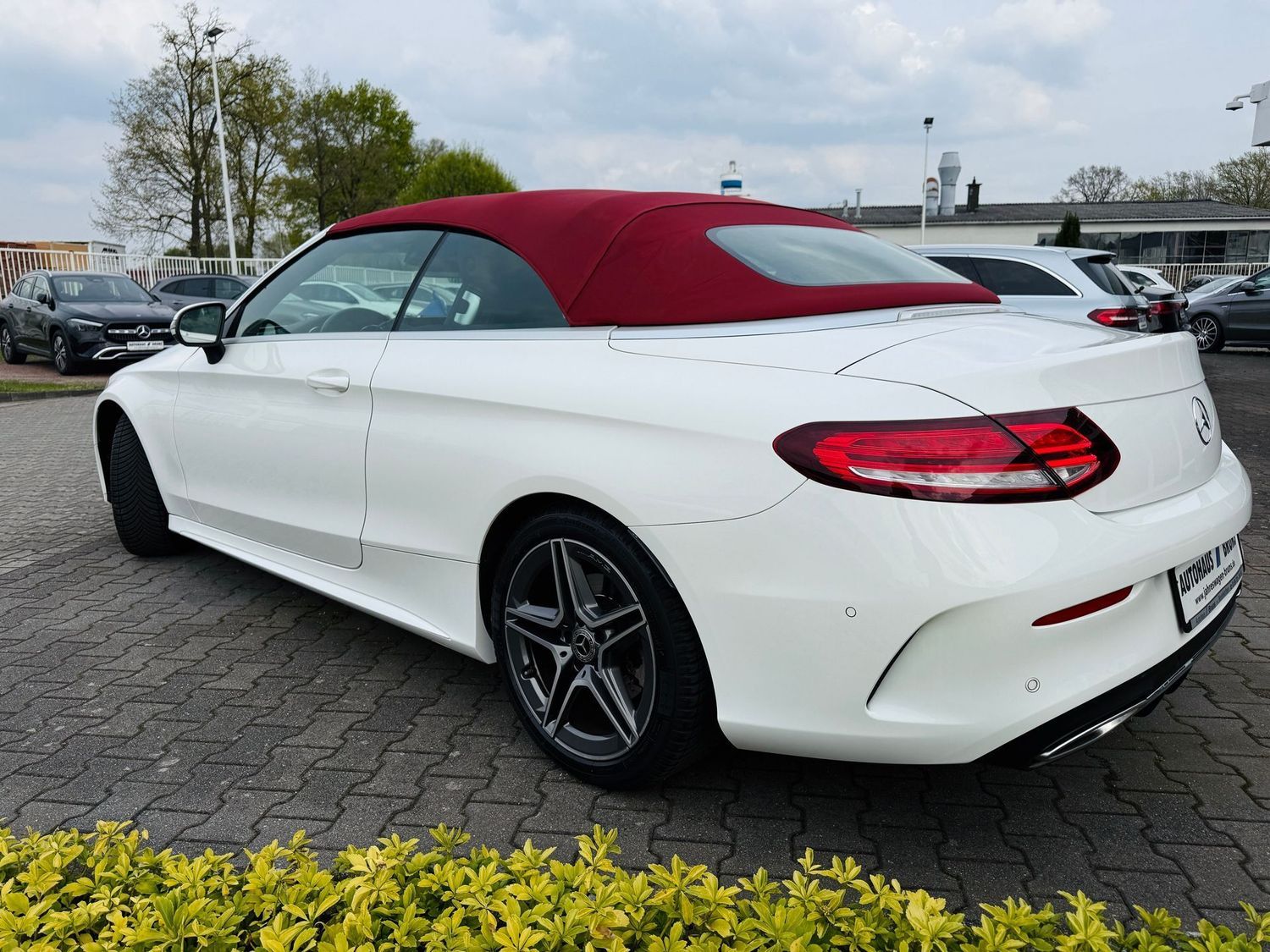 Fahrzeugabbildung Mercedes-Benz C 200 CABRIO AMG, Autom., Multibeam, RFK, Tot, N