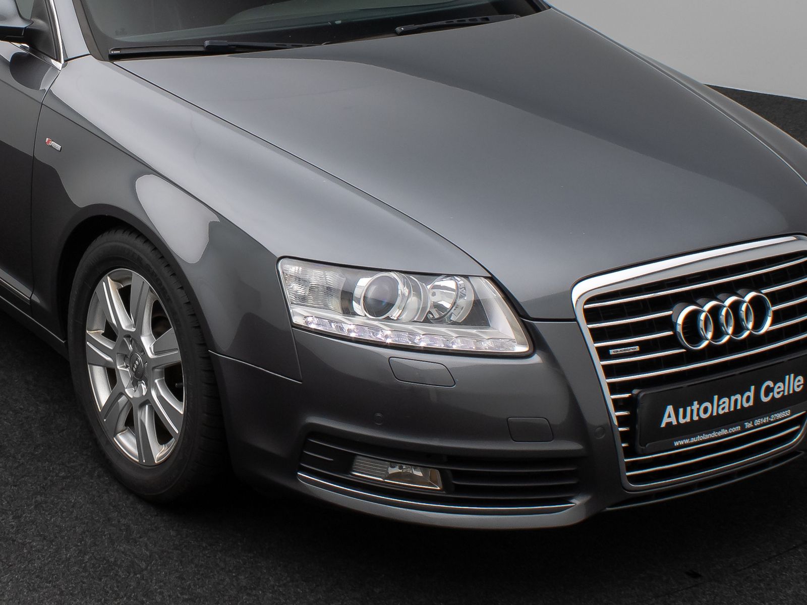 Fahrzeugabbildung Audi A6 Avant 2.7 TDI quattro S Line Glasdach Xenon
