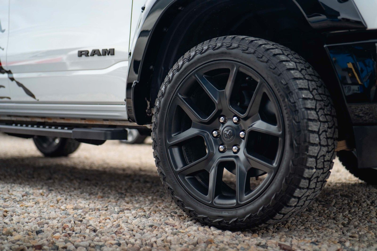 Fahrzeugabbildung Dodge RAM 5.7 V8 HEMI 4x4 OFFROAD LONGBED AXLE LOCK