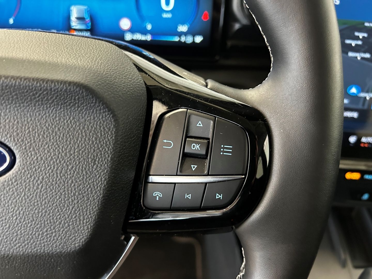 Fahrzeugabbildung Ford Puma Titanium Winterpaket SpurhalteASS AUTOMATIK