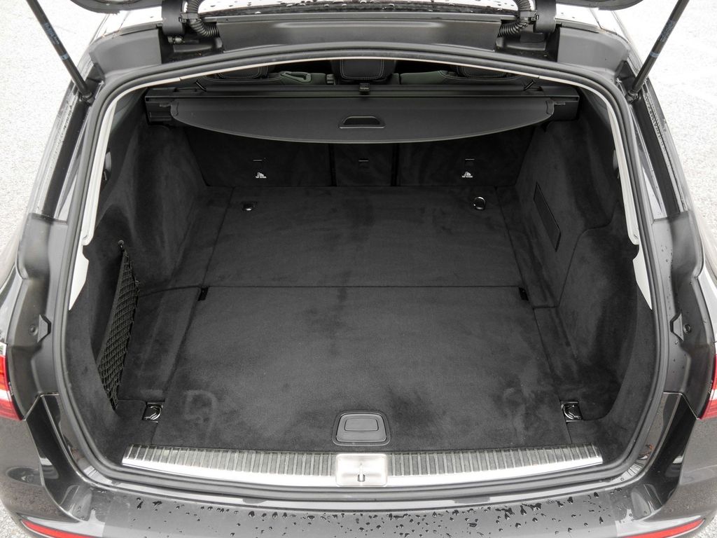 Mercedes-Benz E 200 4M T |Avantgarde|NAVI|ILS|PANO|AHK|MBeam