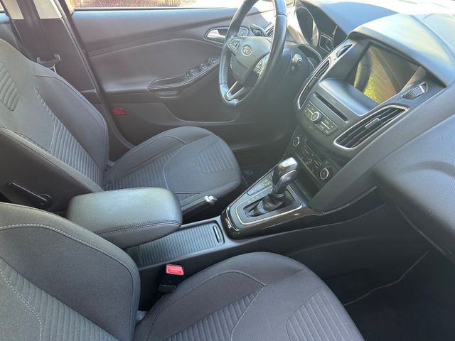 Fahrzeugabbildung Ford Focus 1.5 Autom.Titanium+Navi+Parkpilot+BT+SHZ+
