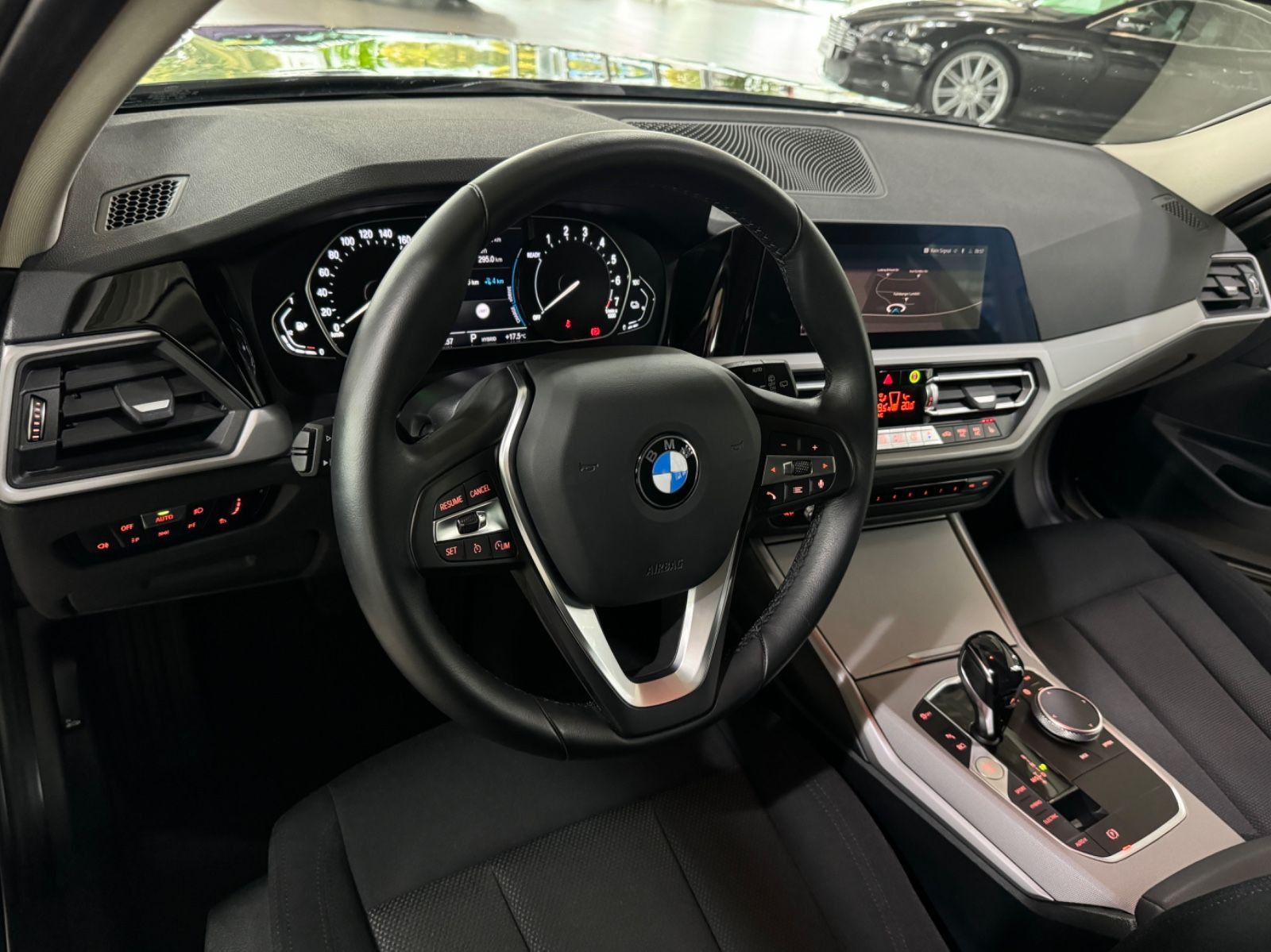 Fahrzeugabbildung BMW 330e DAB PDC CockPit+Geschwindigkeitsreg. LED