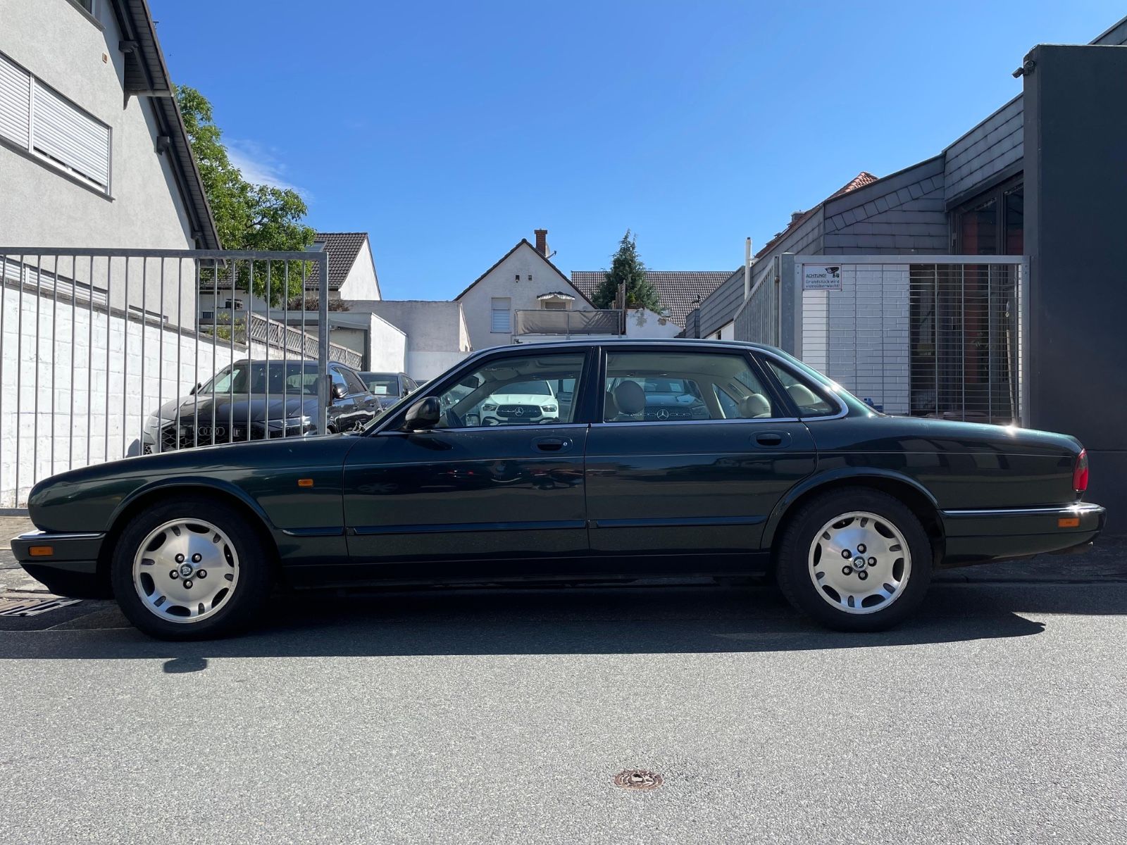 Fahrzeugabbildung Jaguar XJ6 Executive 3.2 |Klima|Sitzheizung|Schiebedach
