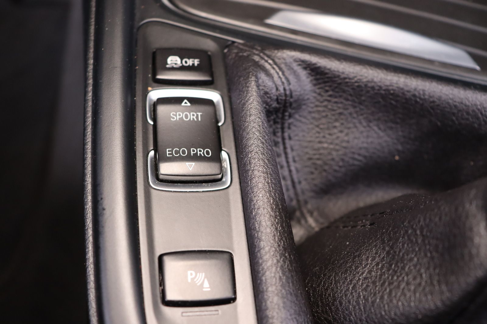 Fahrzeugabbildung BMW 316 i Modern Line * Bi-Xenon * Navi