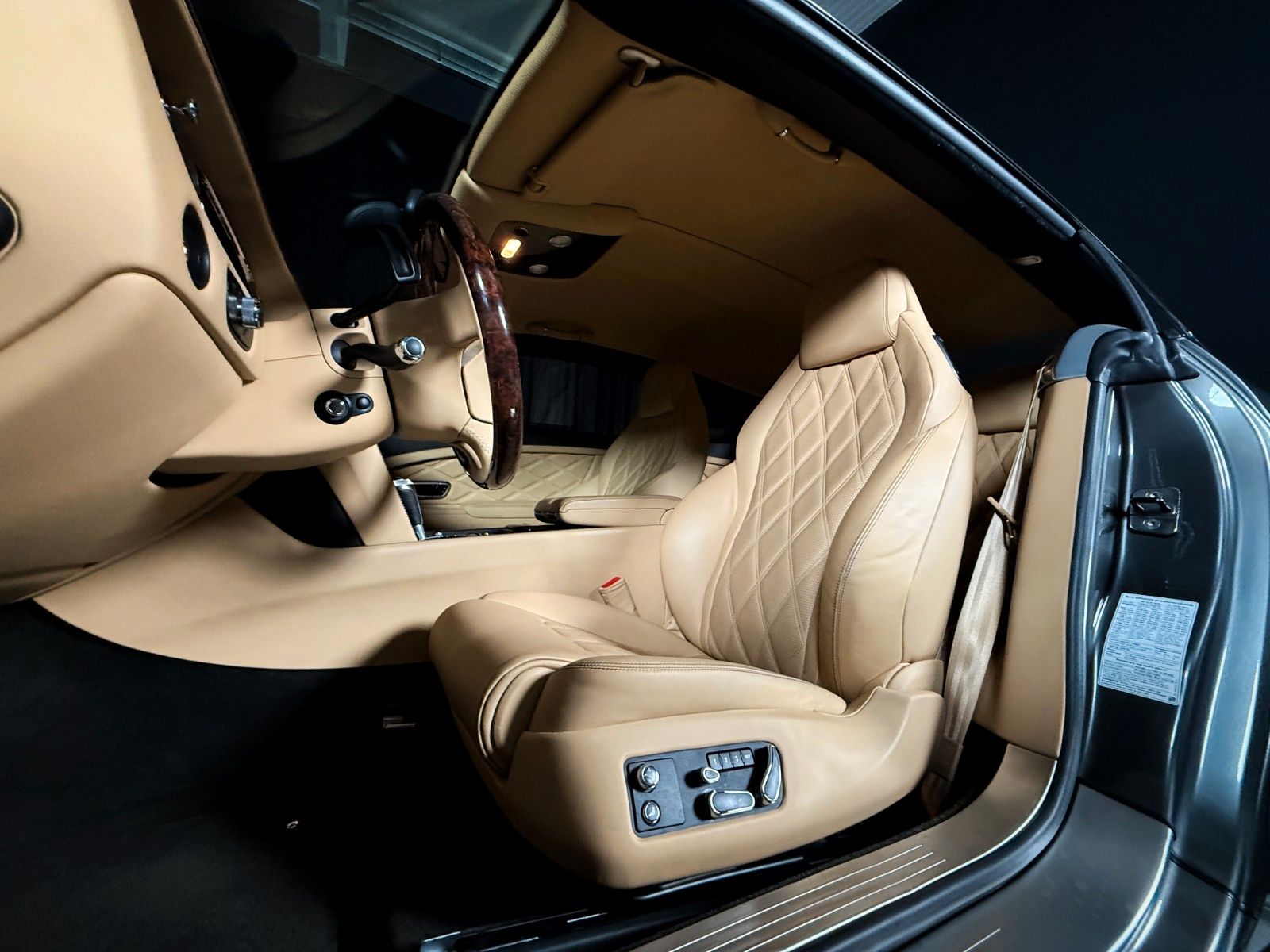 Fahrzeugabbildung Bentley Continental GT 6.0 W12 Speed 4WD Automatik