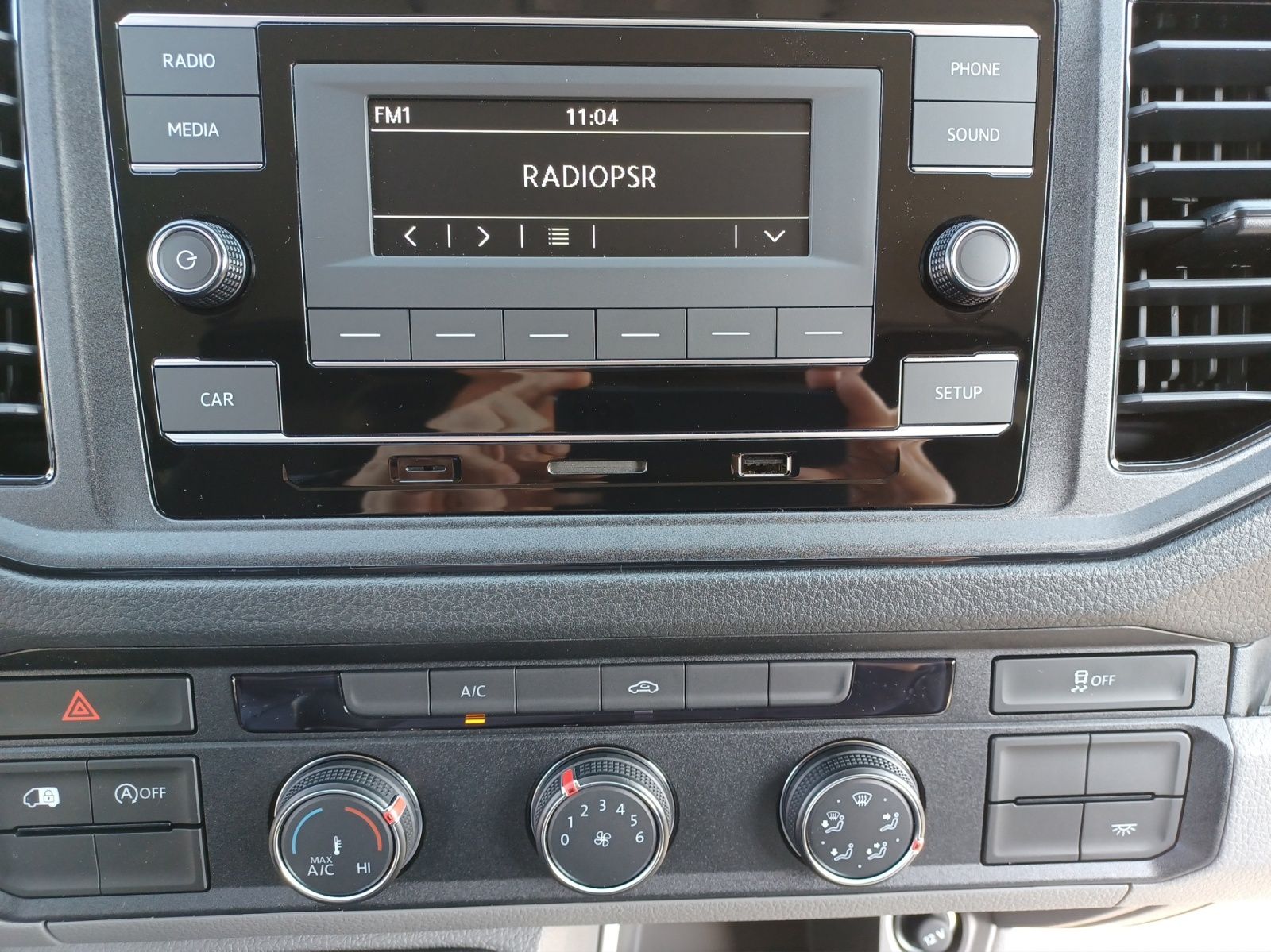 Fahrzeugabbildung Volkswagen Crafter Kasten 35 TDI MR KLIMA AHK RADIO HOLZFUS