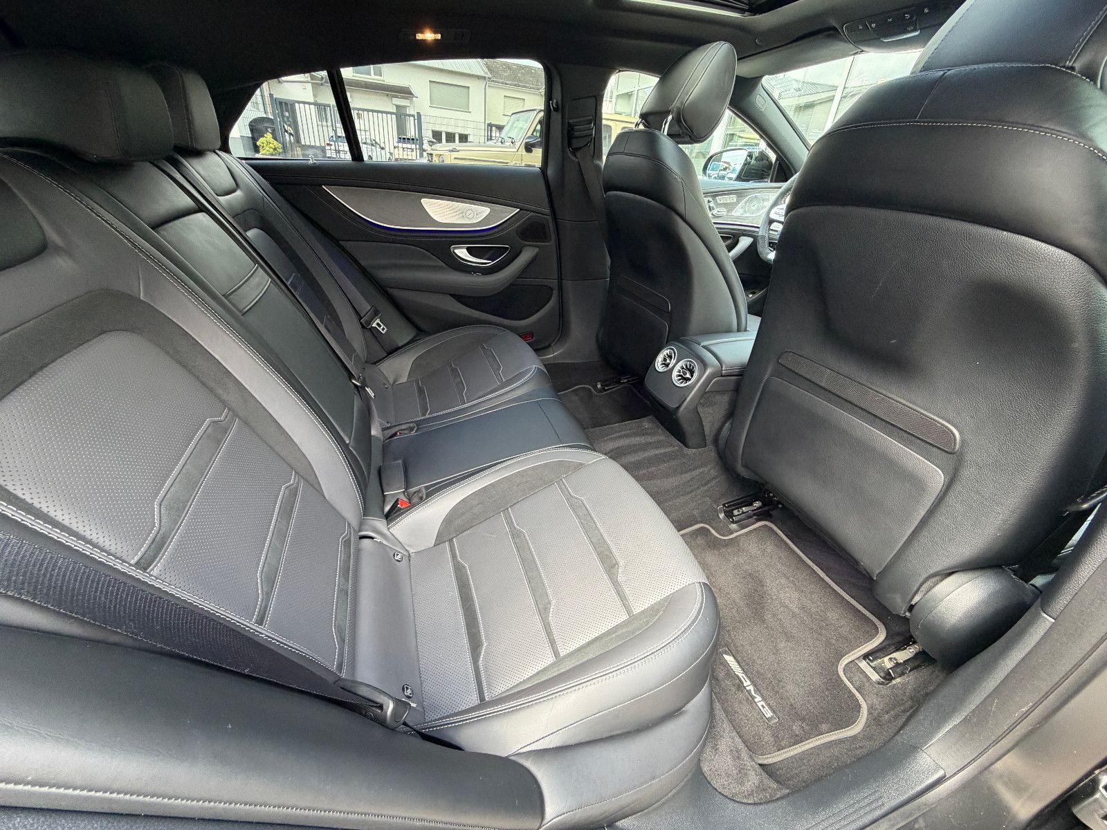 Fahrzeugabbildung Mercedes-Benz AMG GT 4 /43 4Matic+/AERO/V-8STYLING/360KAM/