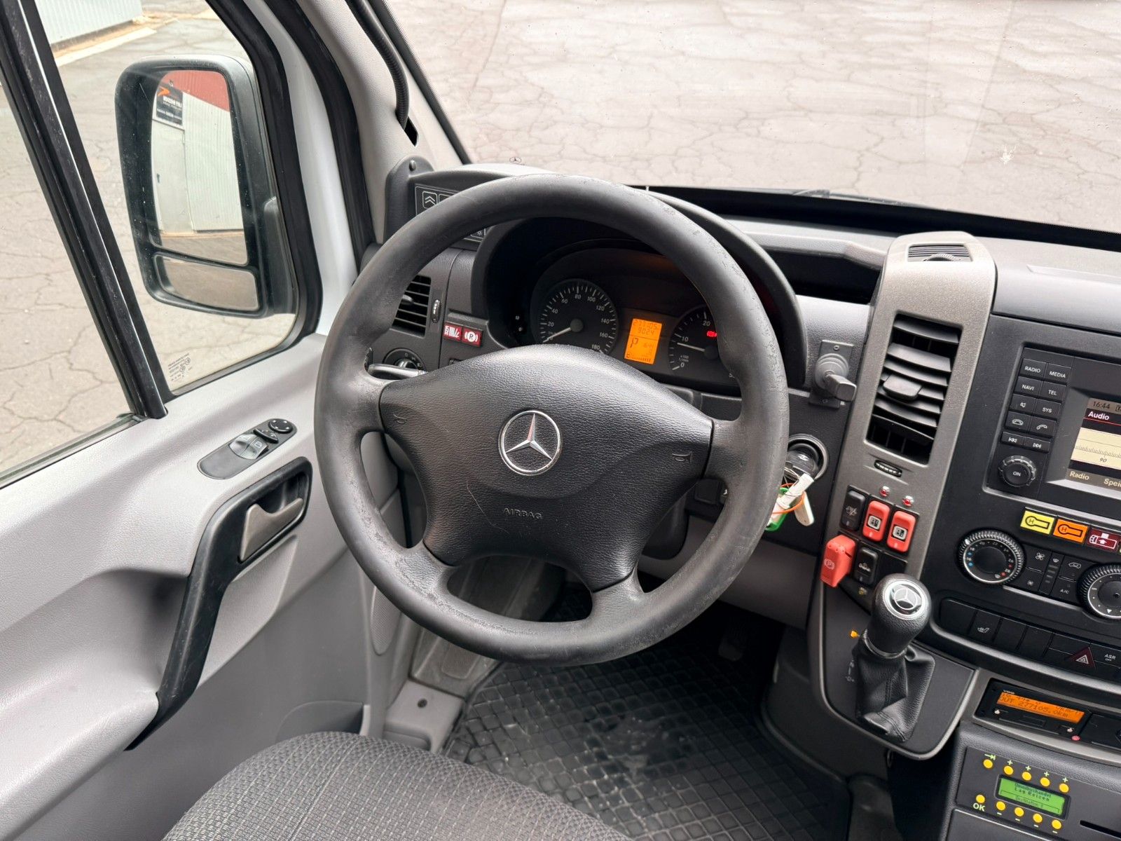 MERCEDES-BENZ  2018 - Image 11 of 24