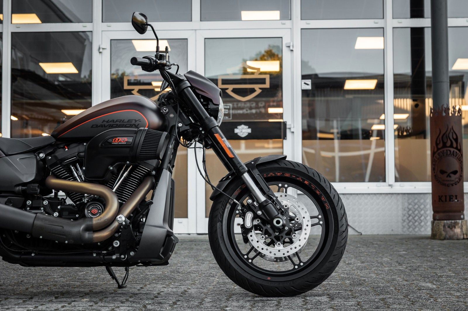 Fahrzeugabbildung Harley-Davidson FXDR 114 CUI - KESSTECH - SEITLICHER KZH
