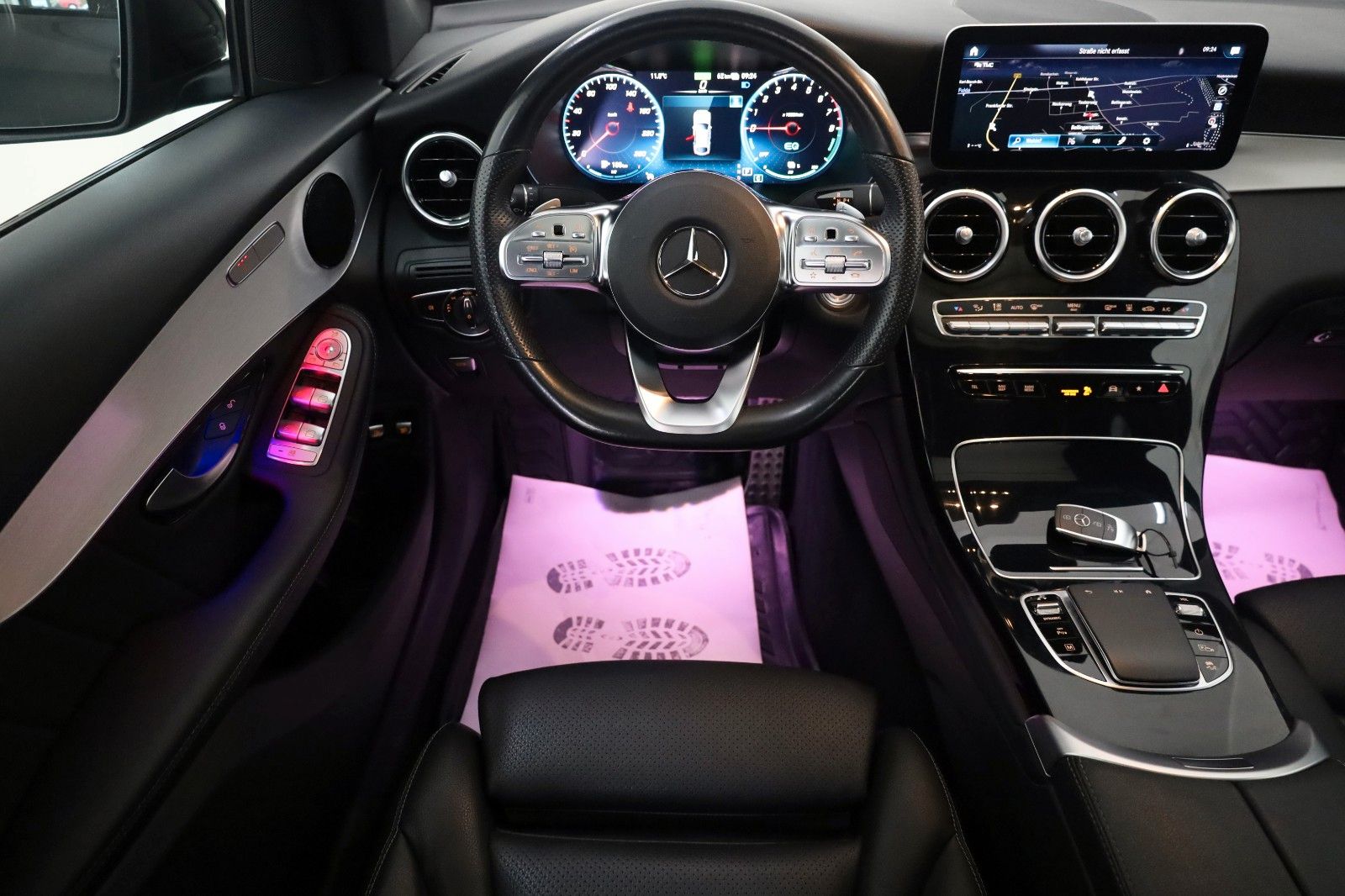 Fahrzeugabbildung Mercedes-Benz GLC 300e 4M Coupe AMG Leder,Navi,LED,360°-Kamera