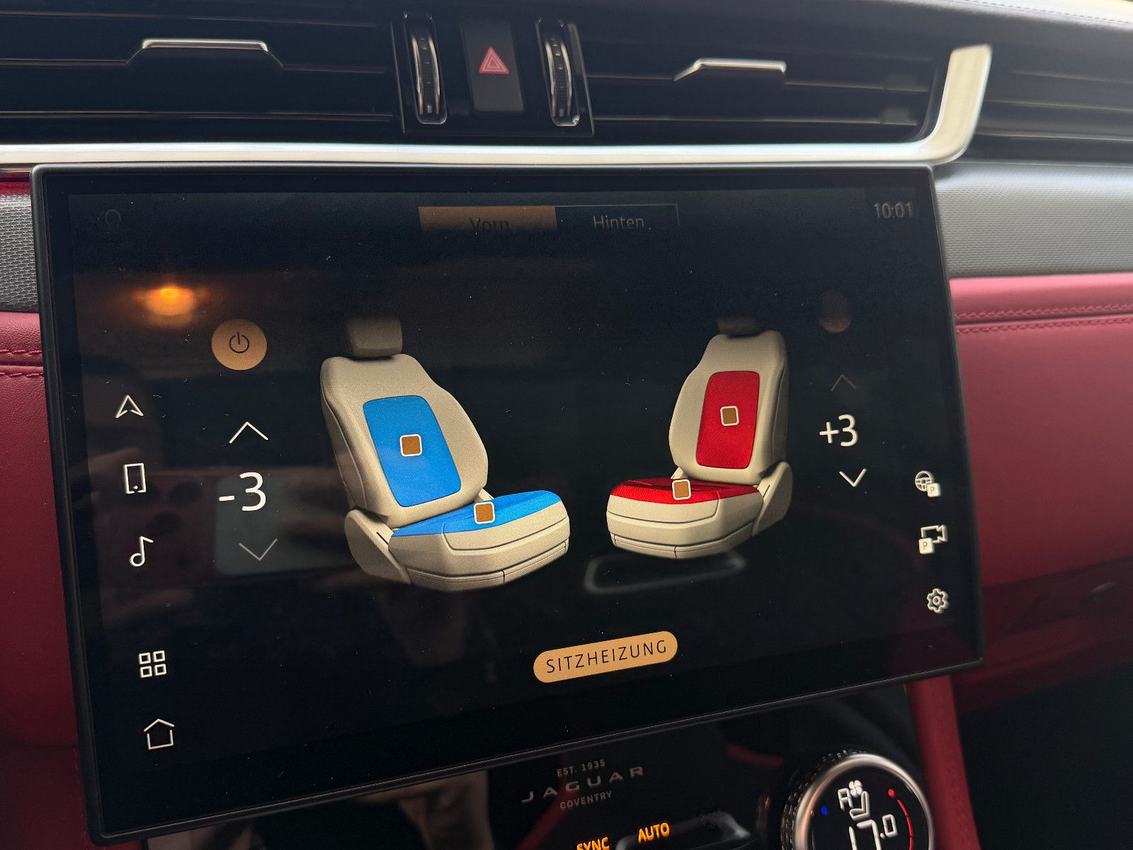 Fahrzeugabbildung Jaguar F-PACE SVR /PANO/MERIDIAN/HUD/360°KAM/MEMORY