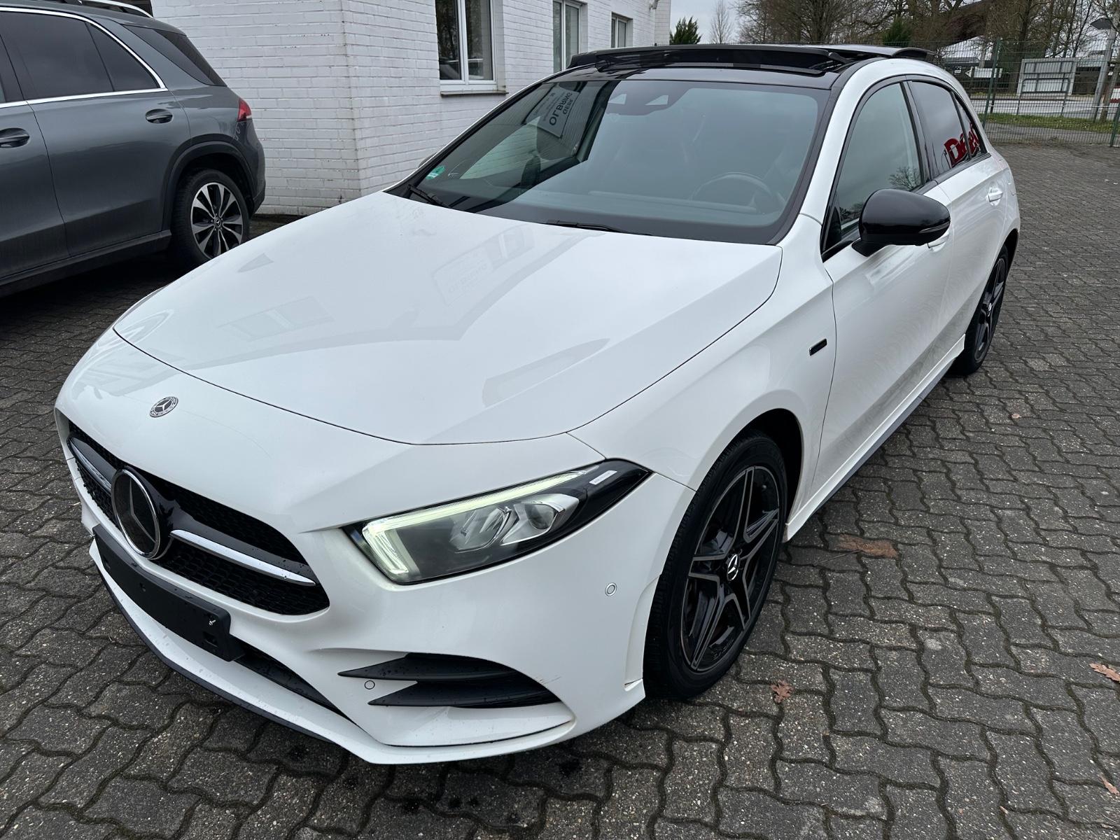 Mercedes-Benz A 250 e AMG Line Pano Distro 360° Ambiente LED