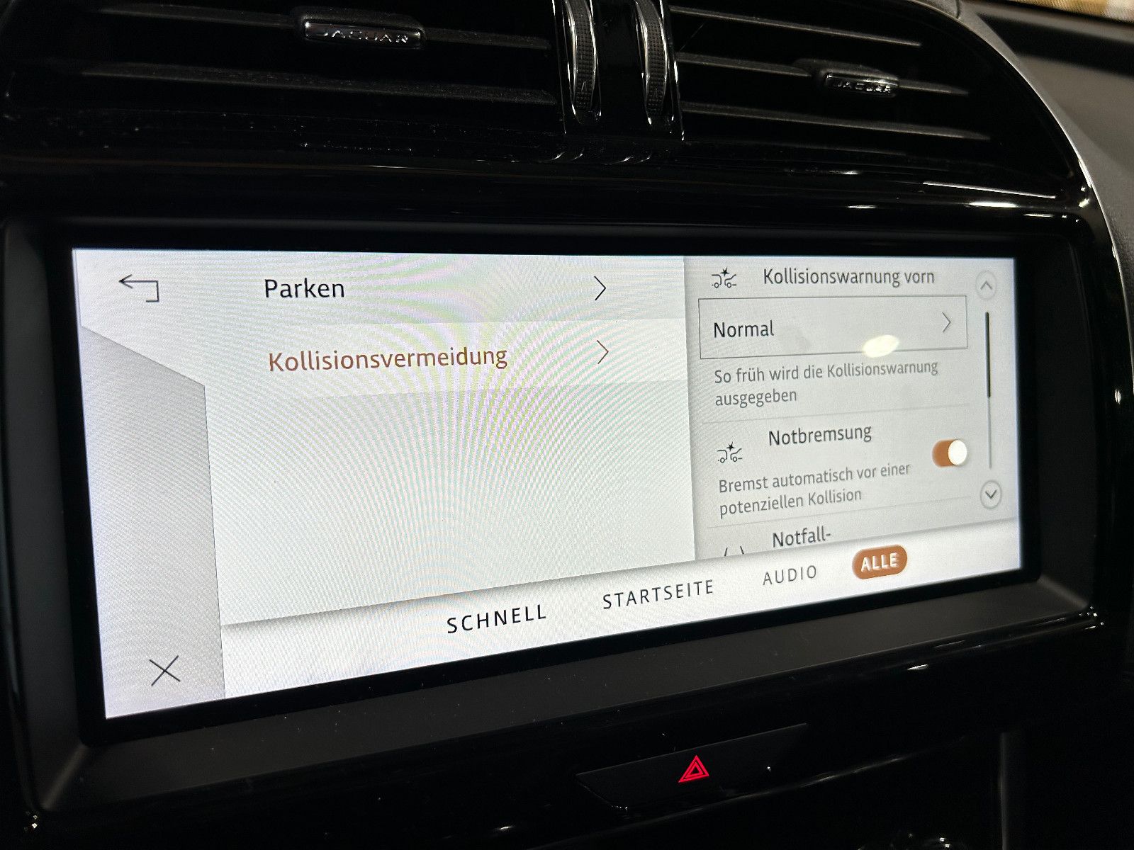 Fahrzeugabbildung Jaguar XE S/APPLE/KAMERA/SHZ/KLIMA/1.HAND