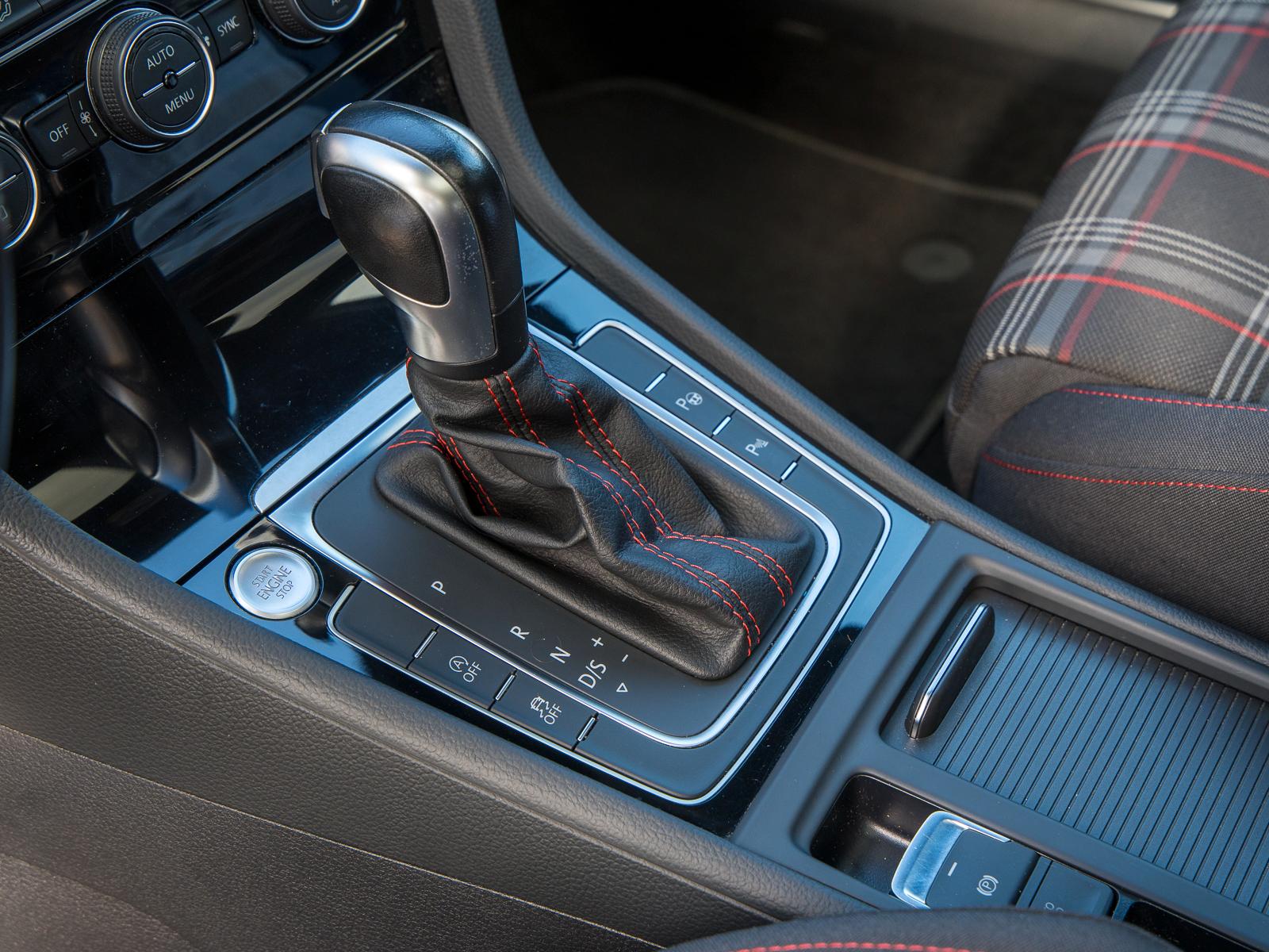 Volkswagen Golf GTI PERFORMANCE DSG PANO NAVI AHK LED ACC