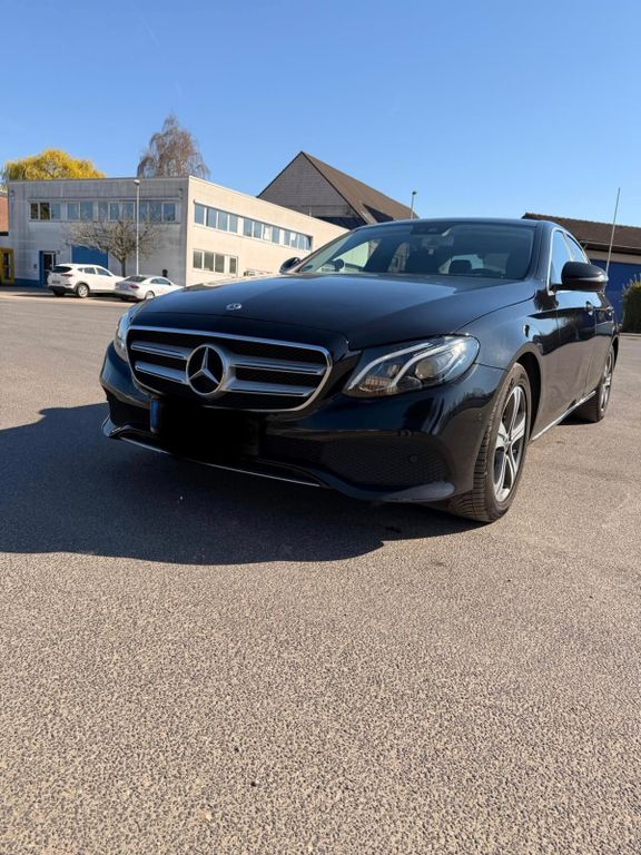 Image of Mercedes-Benz E 220
