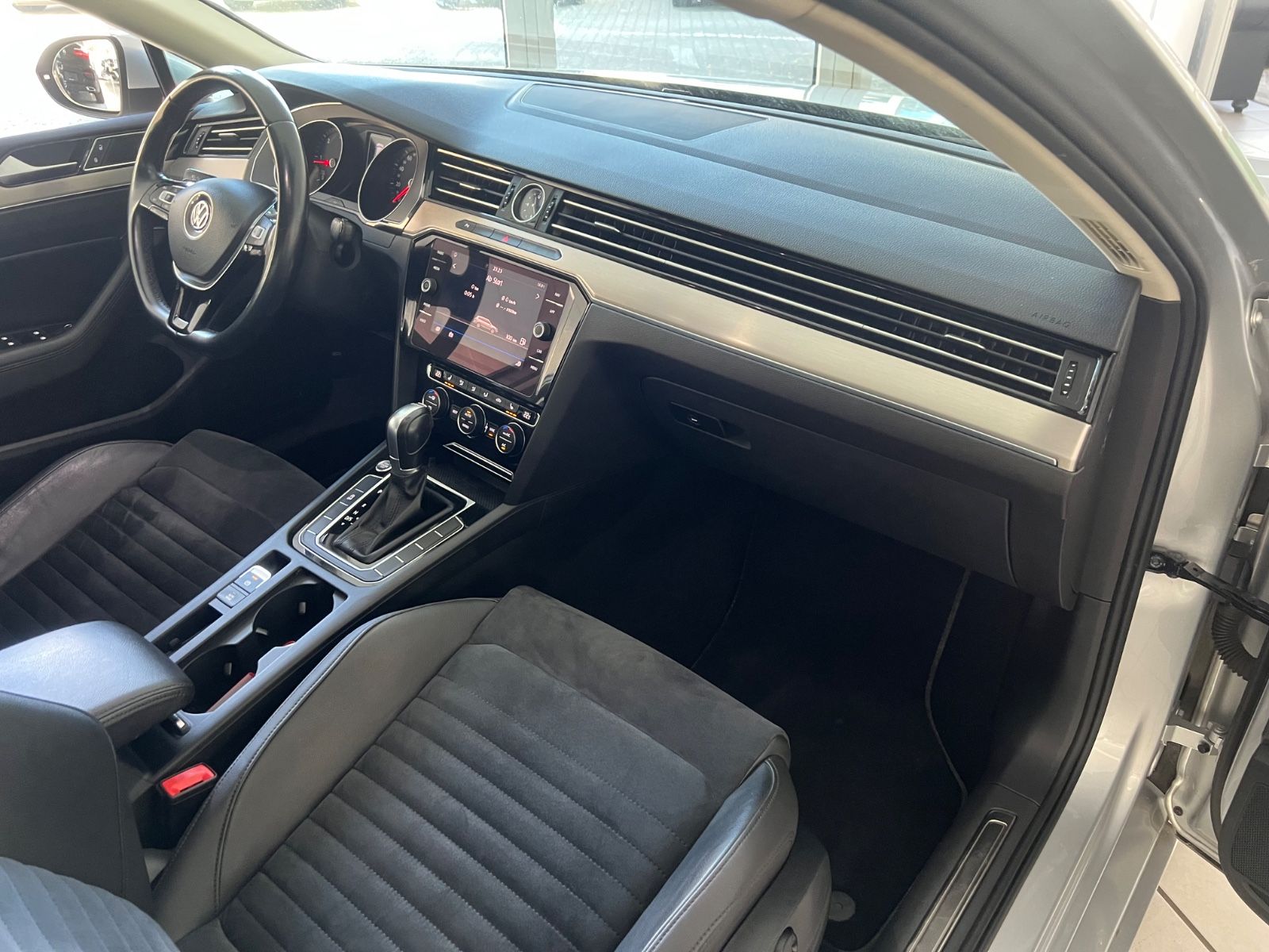 Fahrzeugabbildung Volkswagen Passat 2.0TDI DSG Variant Highline *MASSAGE*