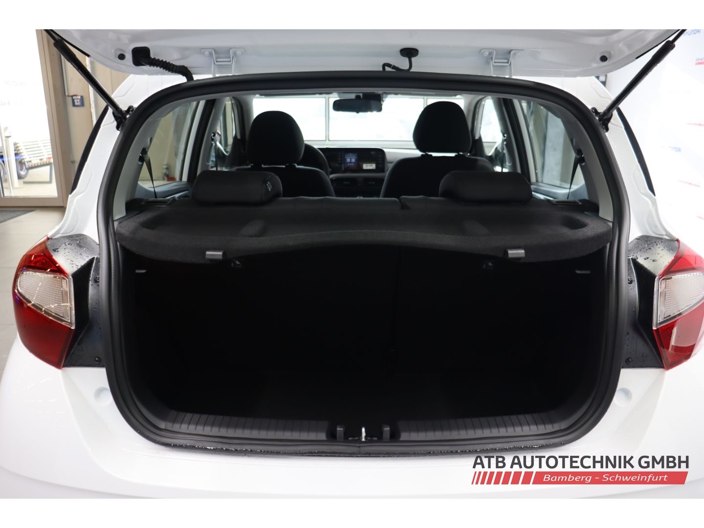 Fahrzeugabbildung Hyundai i10 Select MY25 1.0 Benzin 63 PS 5-MT 2WD Navi A