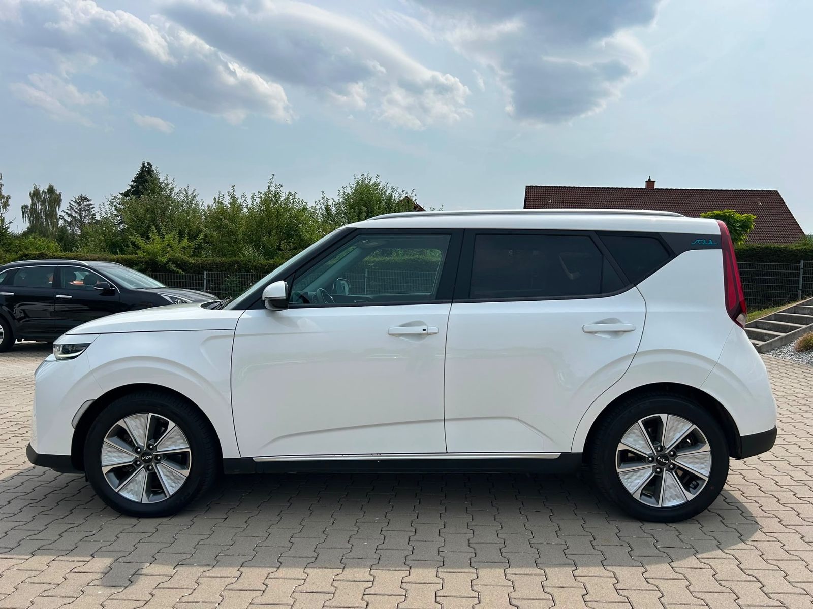 Fahrzeugabbildung Kia e-Soul Spirit°64 kWh°LED°3 Phasen°Kamera°1.Hand°