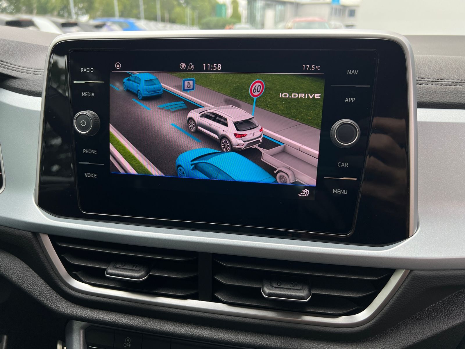 Fahrzeugabbildung Volkswagen T-Roc GOAL 2.0 TDI DSG *AHK, LED, "Plus"-Paket,