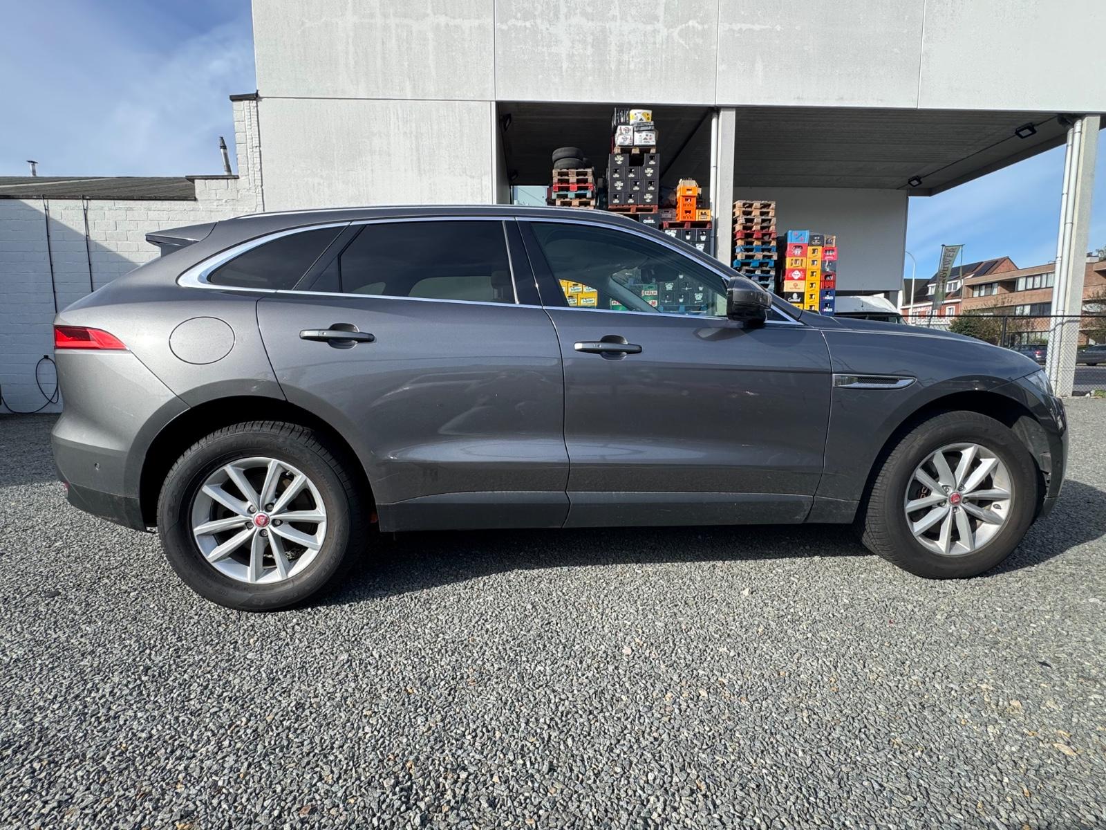 JAGUAR F-PACE PORTFOLIO AWD | 300 ch | BVA | HAYON ÉLECTRIQUE | RÉGLAGE ÉLECTRIQUE DES SIÈGES AVEC FONCTION MÉMOIRE | TOIT OUVRANT