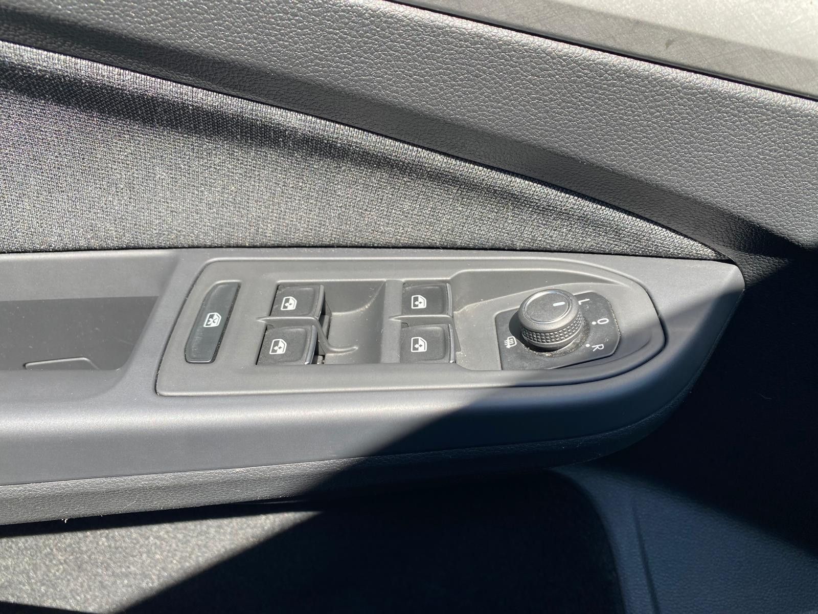 Fahrzeugabbildung Volkswagen Golf VIII 2.0d Life VIRTU+LED+NAVI+SHZ+ACC+PDC+