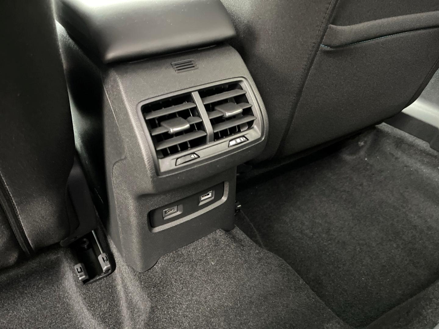 Citroën e-C4 Shine Totwinkelassistent ACC Navi Apple Car