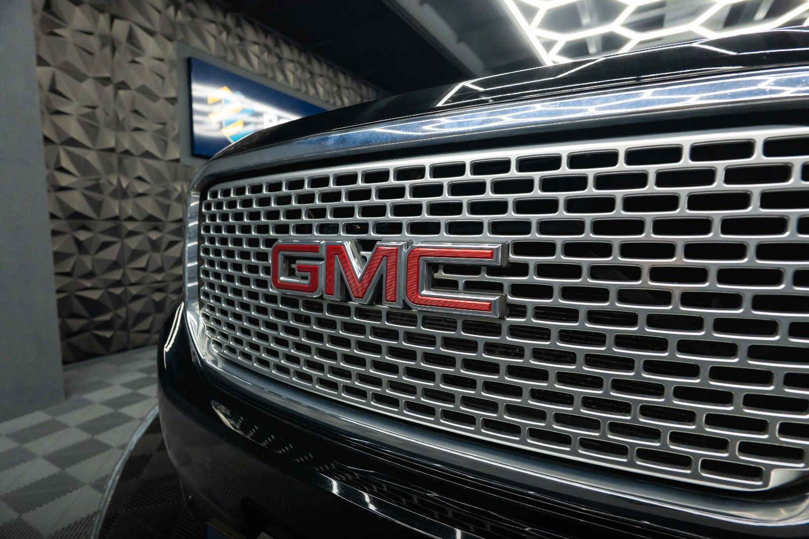 Fahrzeugabbildung GMC Yukon 6.2 V8 DENALI 4x4 LED *Unfallfrei*TV*ACC*