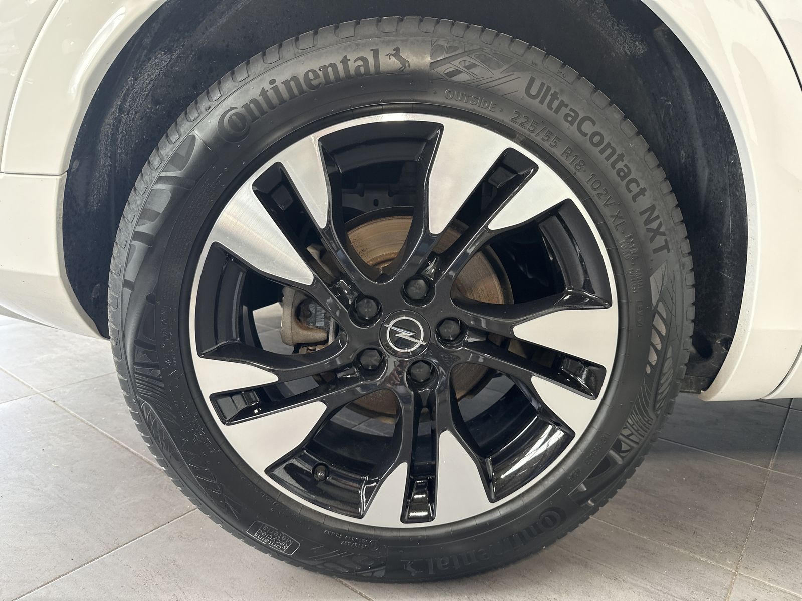 Fahrzeugabbildung Opel Grandland (X) 1.5 D Elegance NAV+MATRIX+ACC+AHK