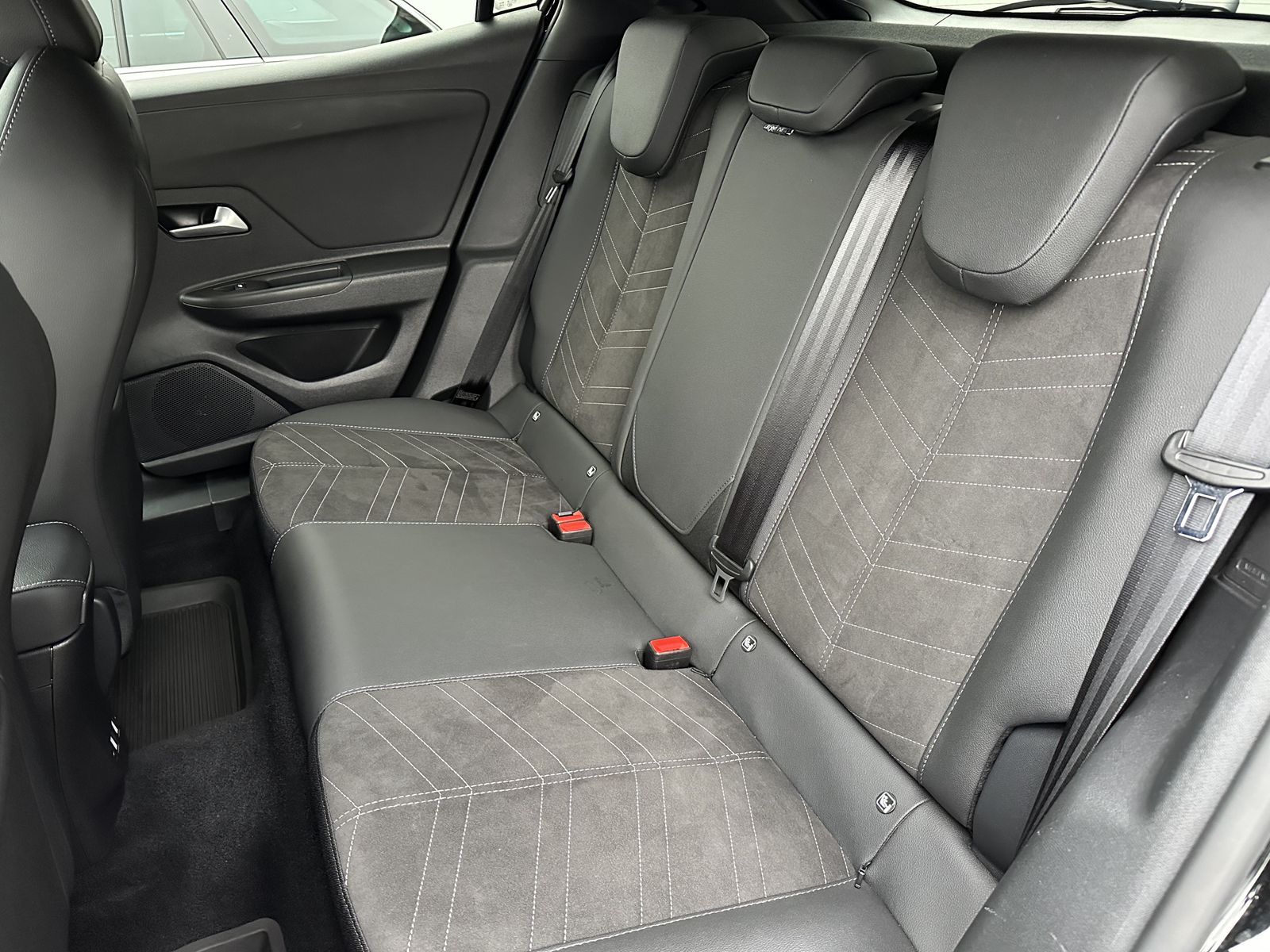 Fahrzeugabbildung Opel Mokka-e Ultimate NAV+LED+KAMERA+CARPLAY+DAB+1HD