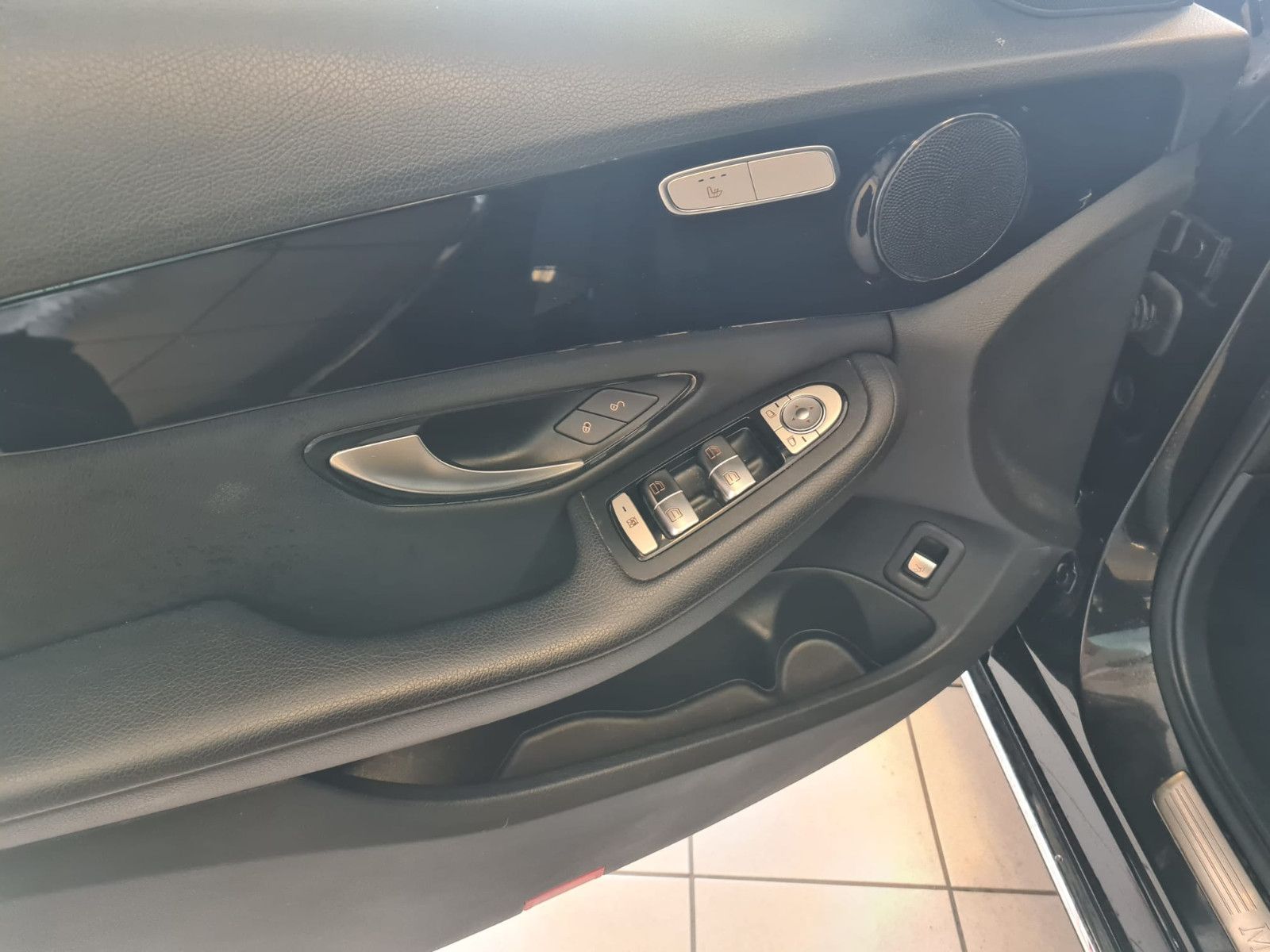 Fahrzeugabbildung Mercedes-Benz C 200 T-Modell / NAVI / KAMERA / LED HIGHTPERFOR