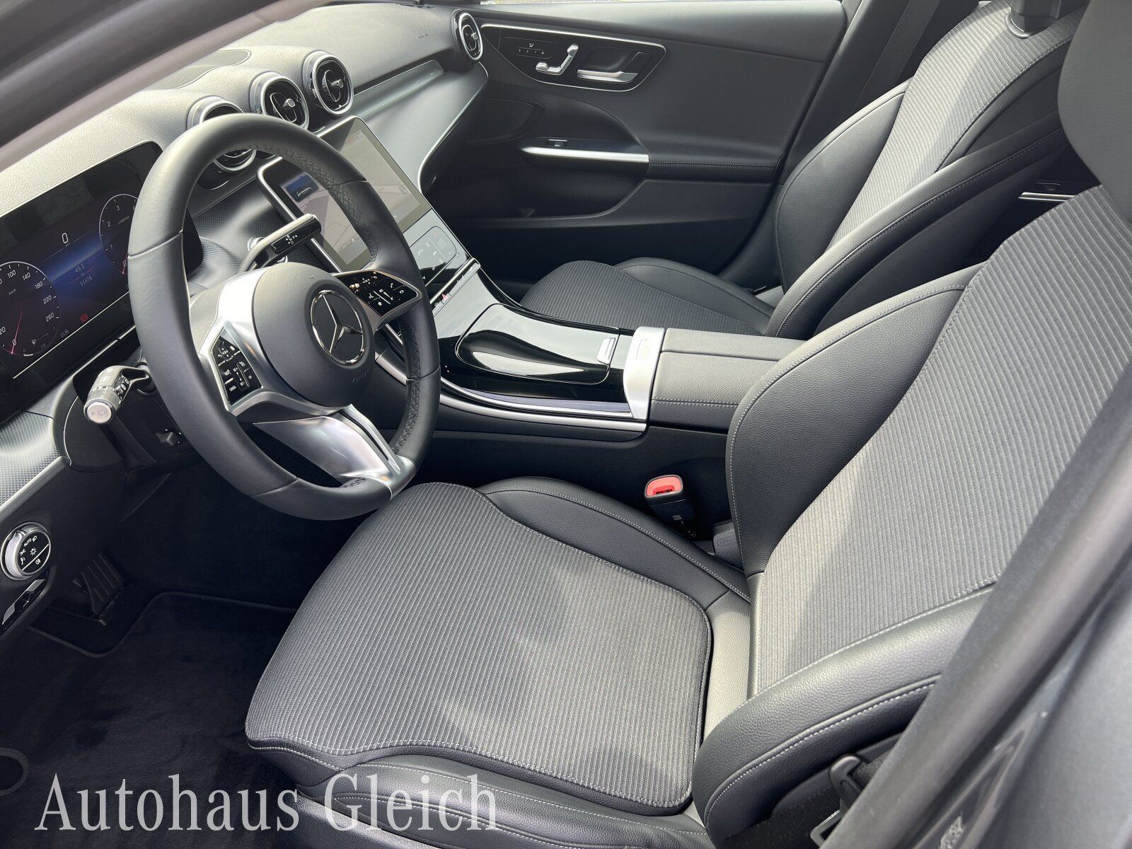 Fahrzeugabbildung Mercedes-Benz C 220 d 4MATIC T-Modell AVANTGARDE Exterieur/Nav