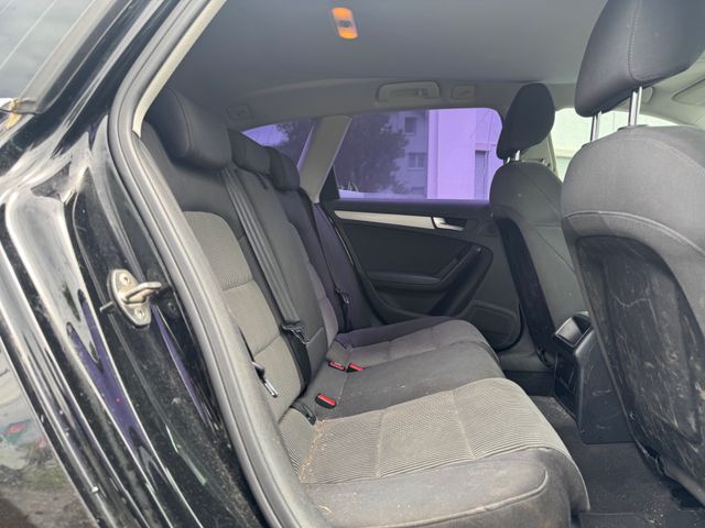 Fahrzeugabbildung Audi A4 Avant Attraction Automatik AHK