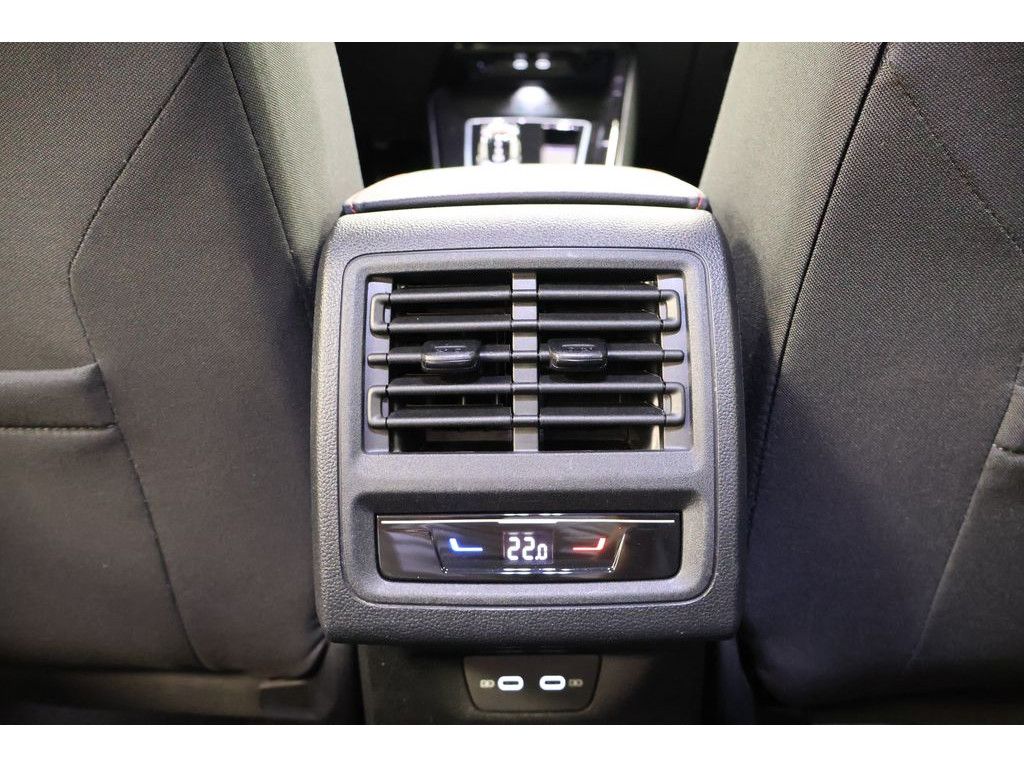 Volkswagen Golf VIII 2.0 TSI GTI "Black Style" DSG,Navi,Mat foto 17