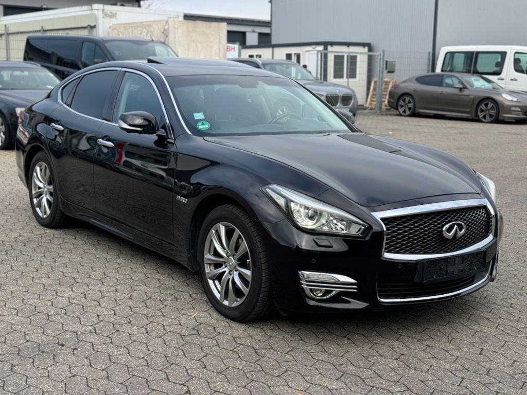 Infiniti Q70