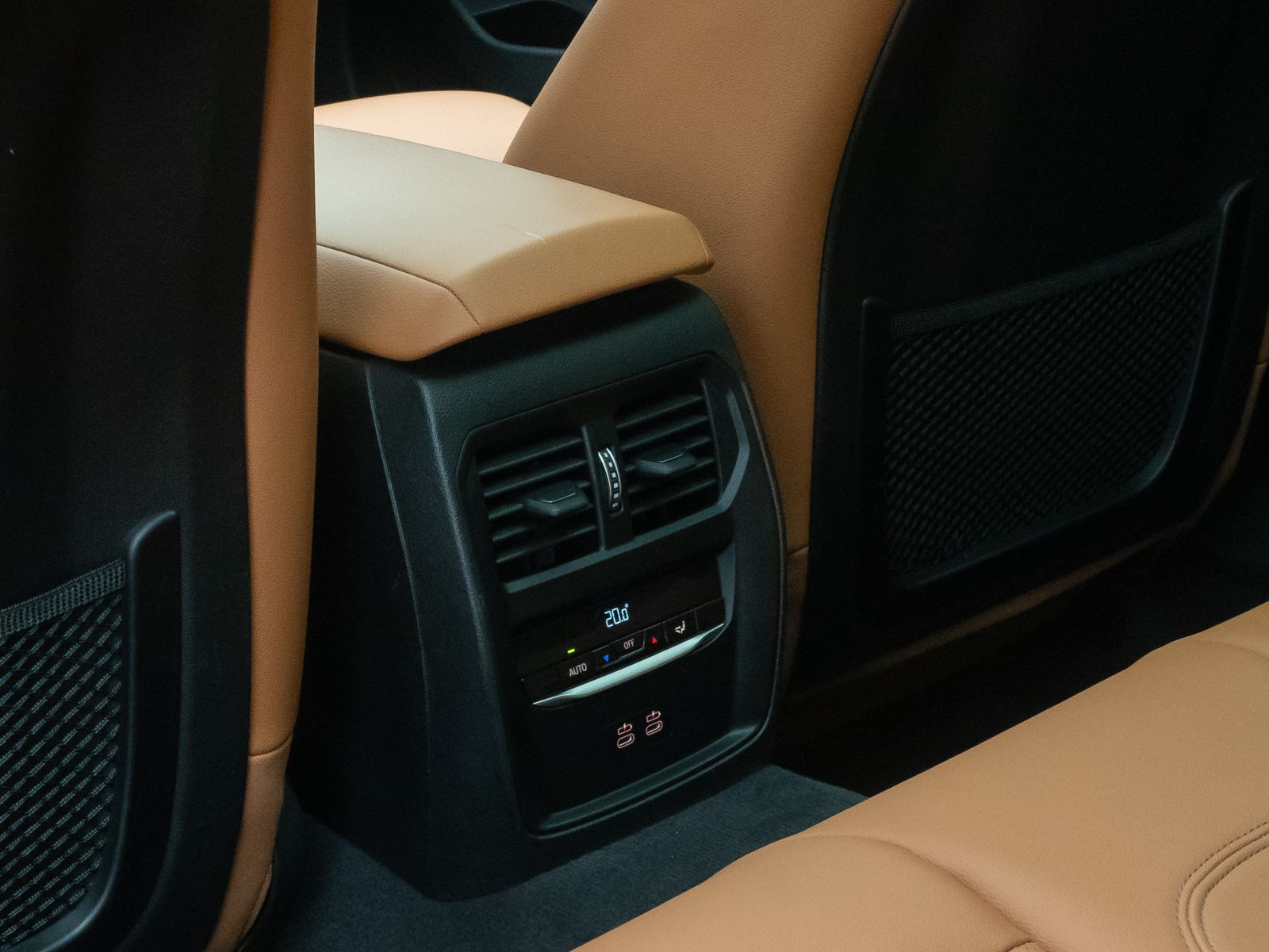 Fahrzeugabbildung BMW 320e Individual DAB HiFi Panorama Sport Leder