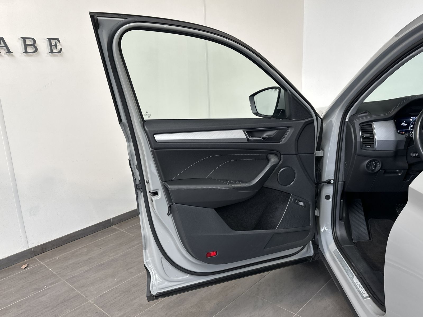 Fahrzeugabbildung SKODA Kodiaq 2.0 TDI DSG Ambition NAV+MATRIX+PANO+AHK