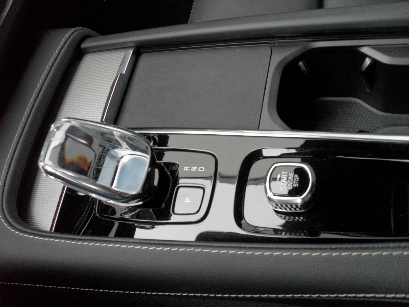 Fahrzeugabbildung Volvo V90 B4 Kombi Plus Dark | Standheizung / Timer