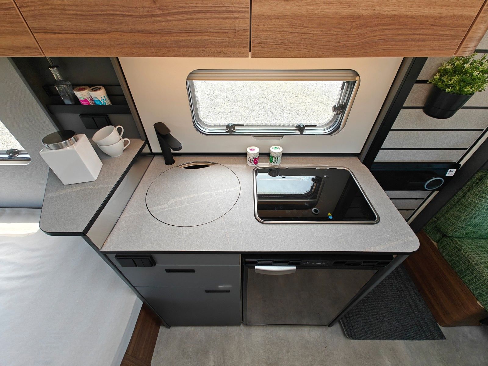 Fahrzeugabbildung HYMER / ERIBA / HYMERCAR Feeling 470 2026