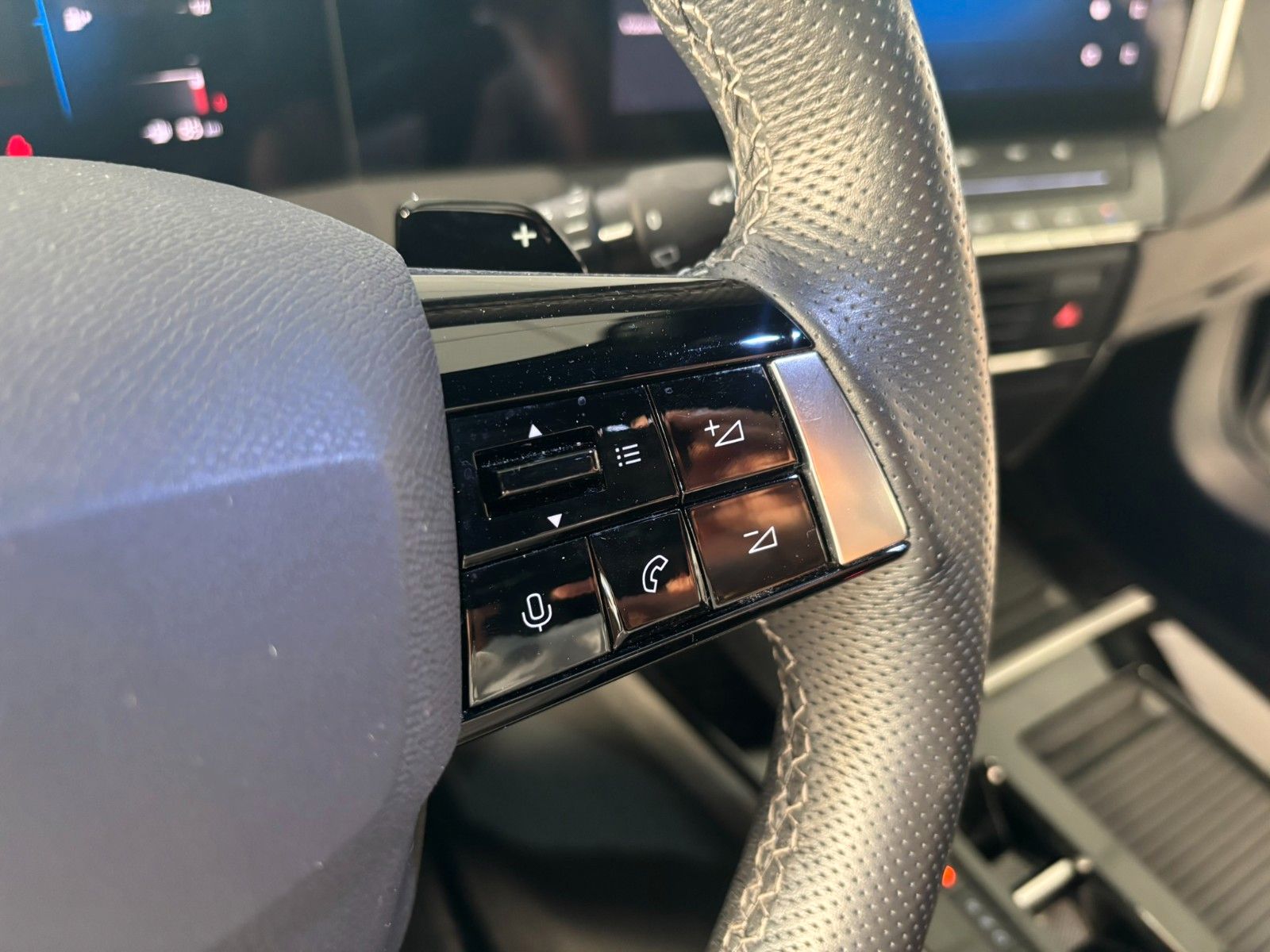 Fahrzeugabbildung Opel Astra L Lim. 1.6 HYBRID GS SPORT NAVI/360°/DAB+