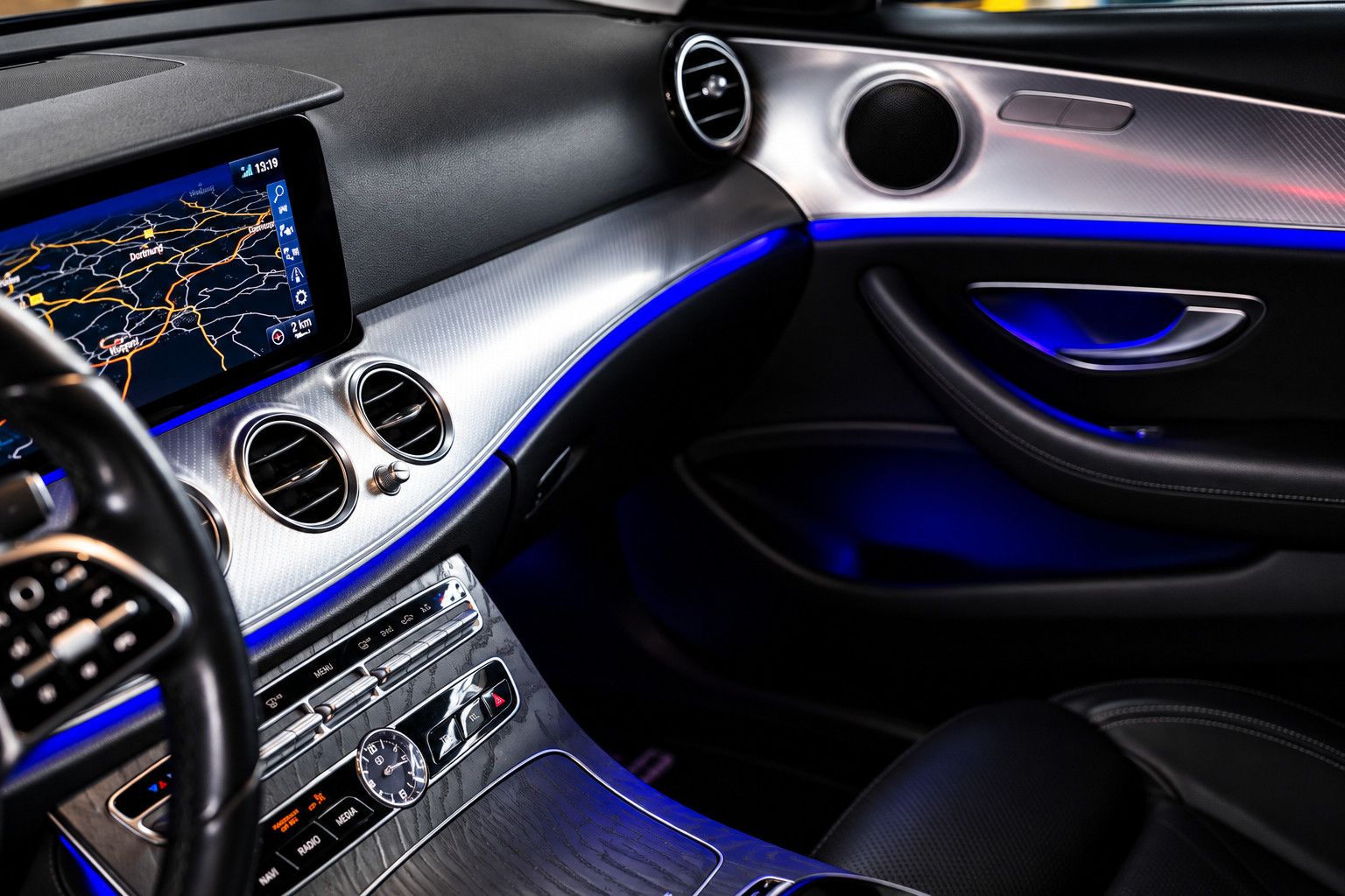 Fahrzeugabbildung Mercedes-Benz E 220 E 220 d Avantgarde *Pano*Ambiente*Widescre