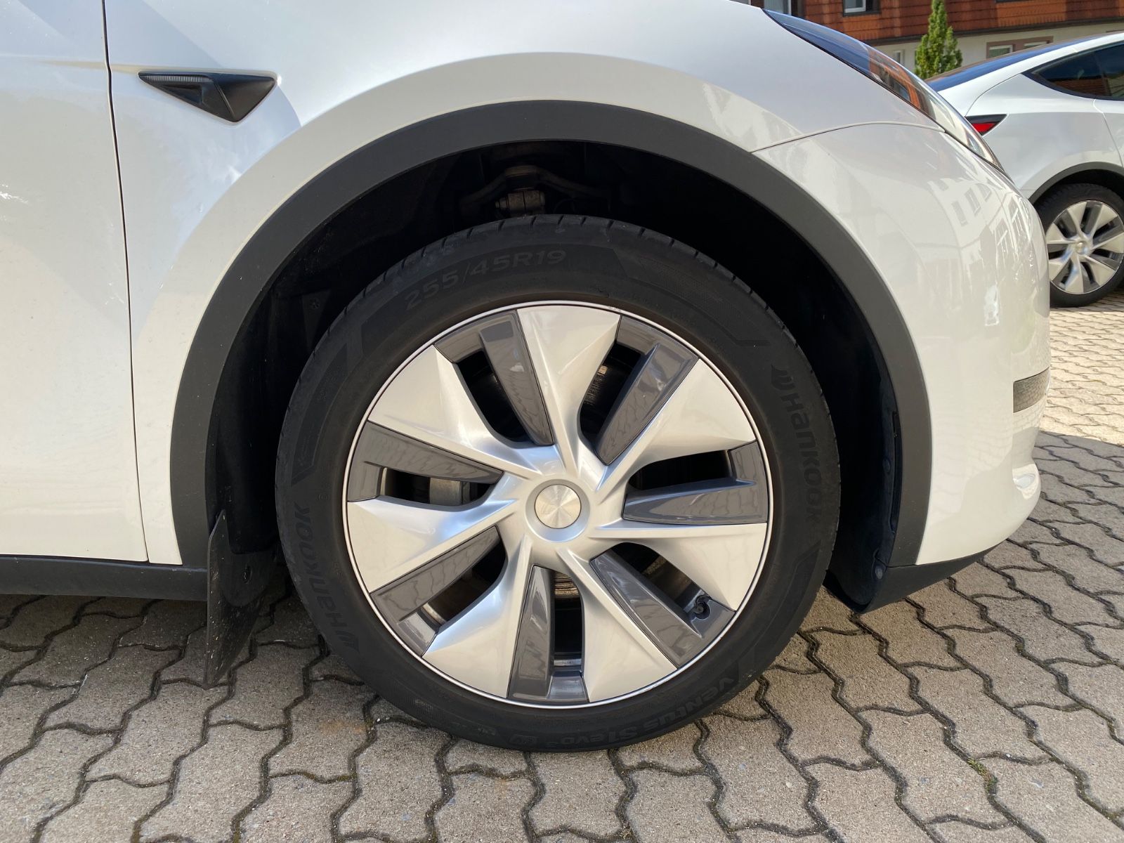 Tesla Model Y Basis RWD*Pano*93,6SOH*Berlin Mod* imagem 3